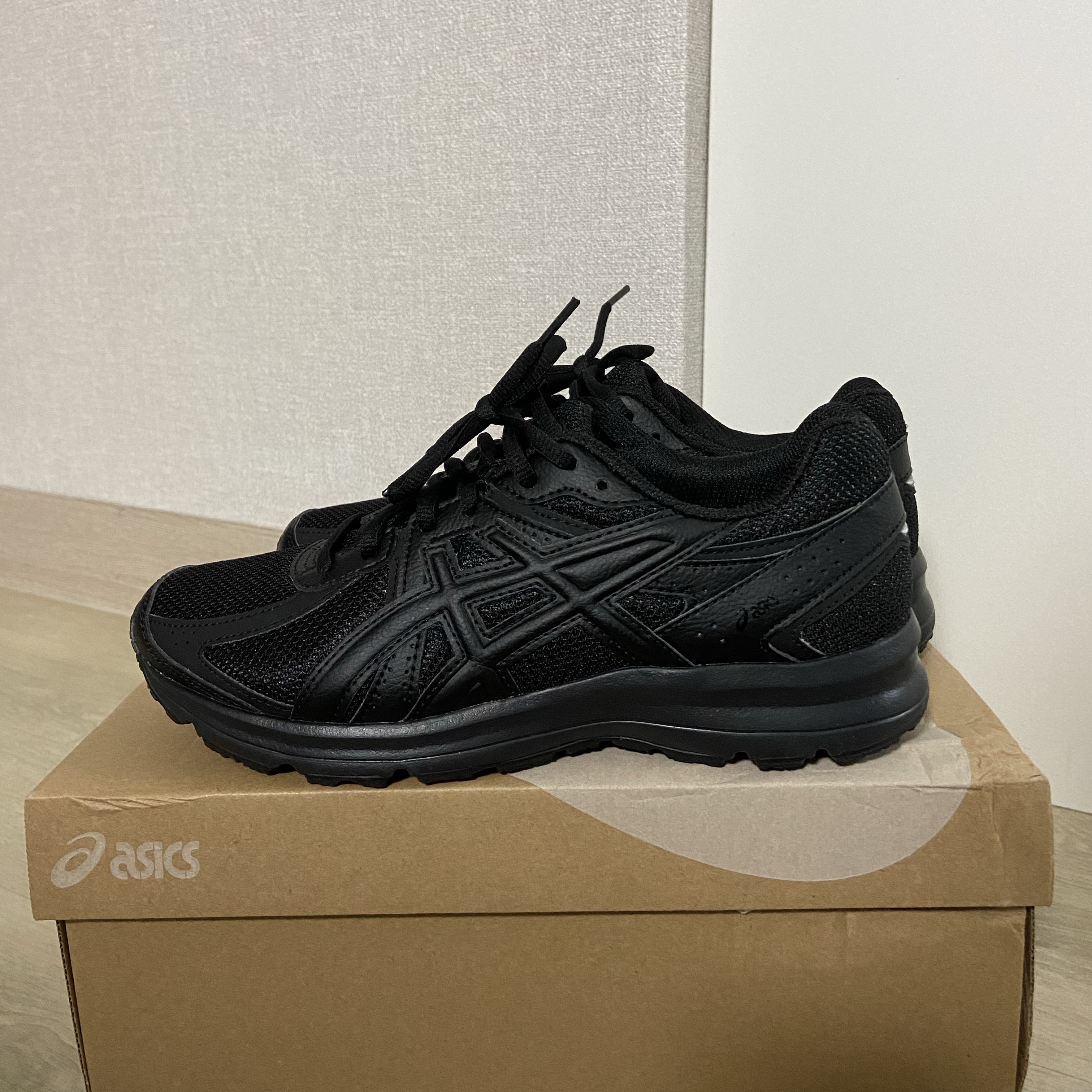 Asics Jog 100 S Black - 2E Wide 착용 스타일 - 3