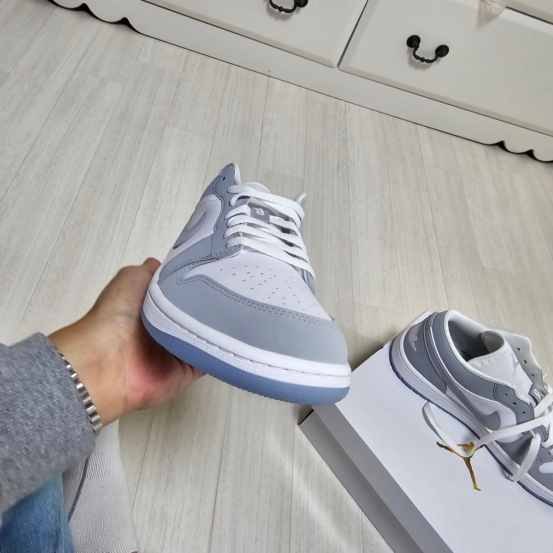(W) Jordan 1 Low White Wolf Grey 착용 스타일 - 3