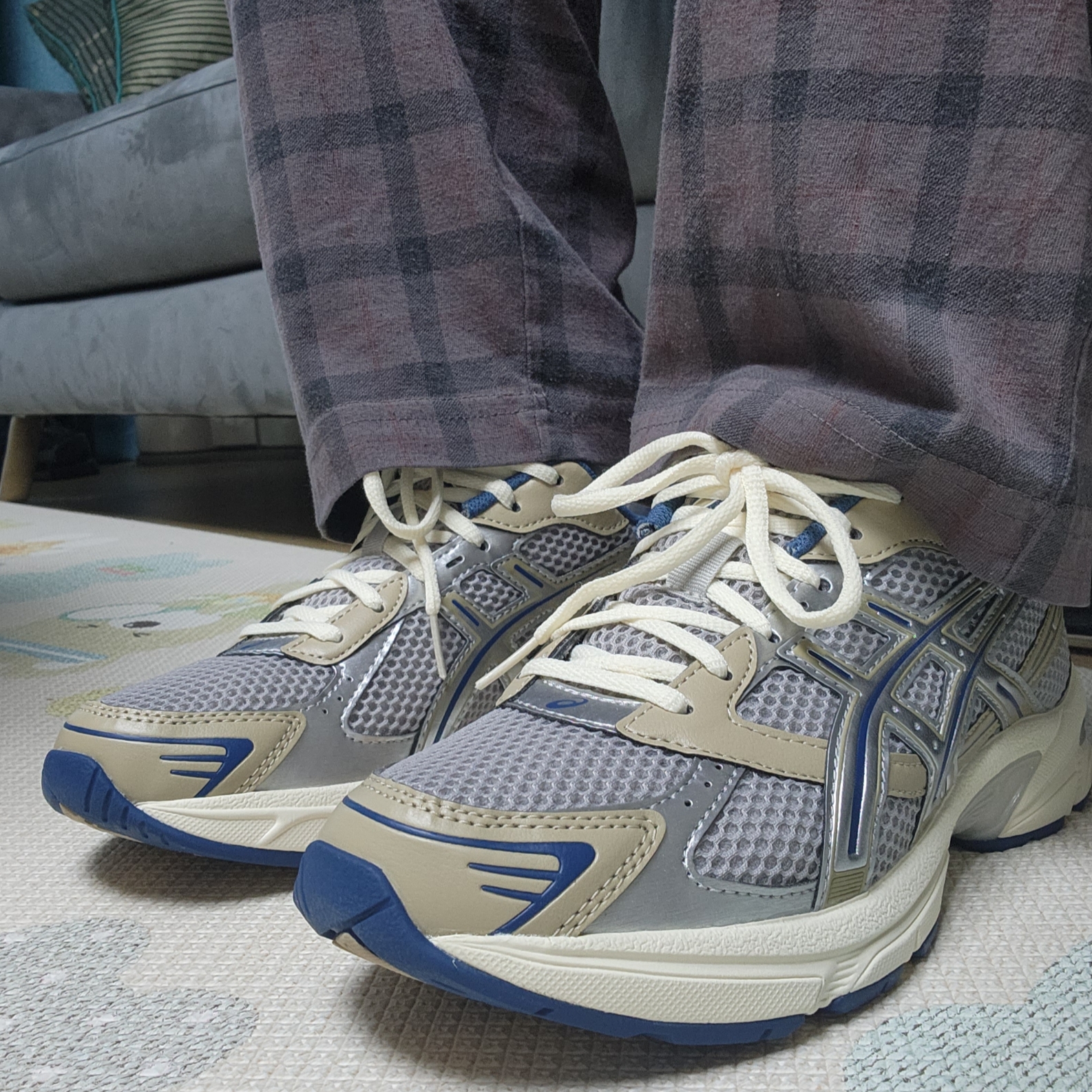 Asics Gel-1130 Oyster Grey Pure Silver 착용 스타일 - 1