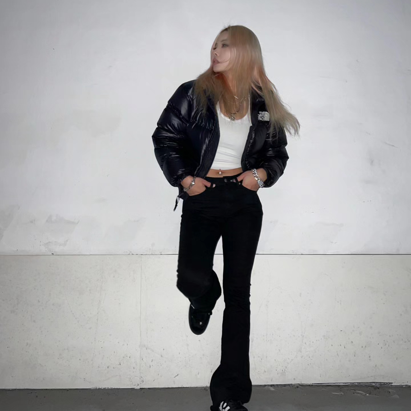 (W) The North Face Nuptse Short Jacket Black 착용 스타일 - 5