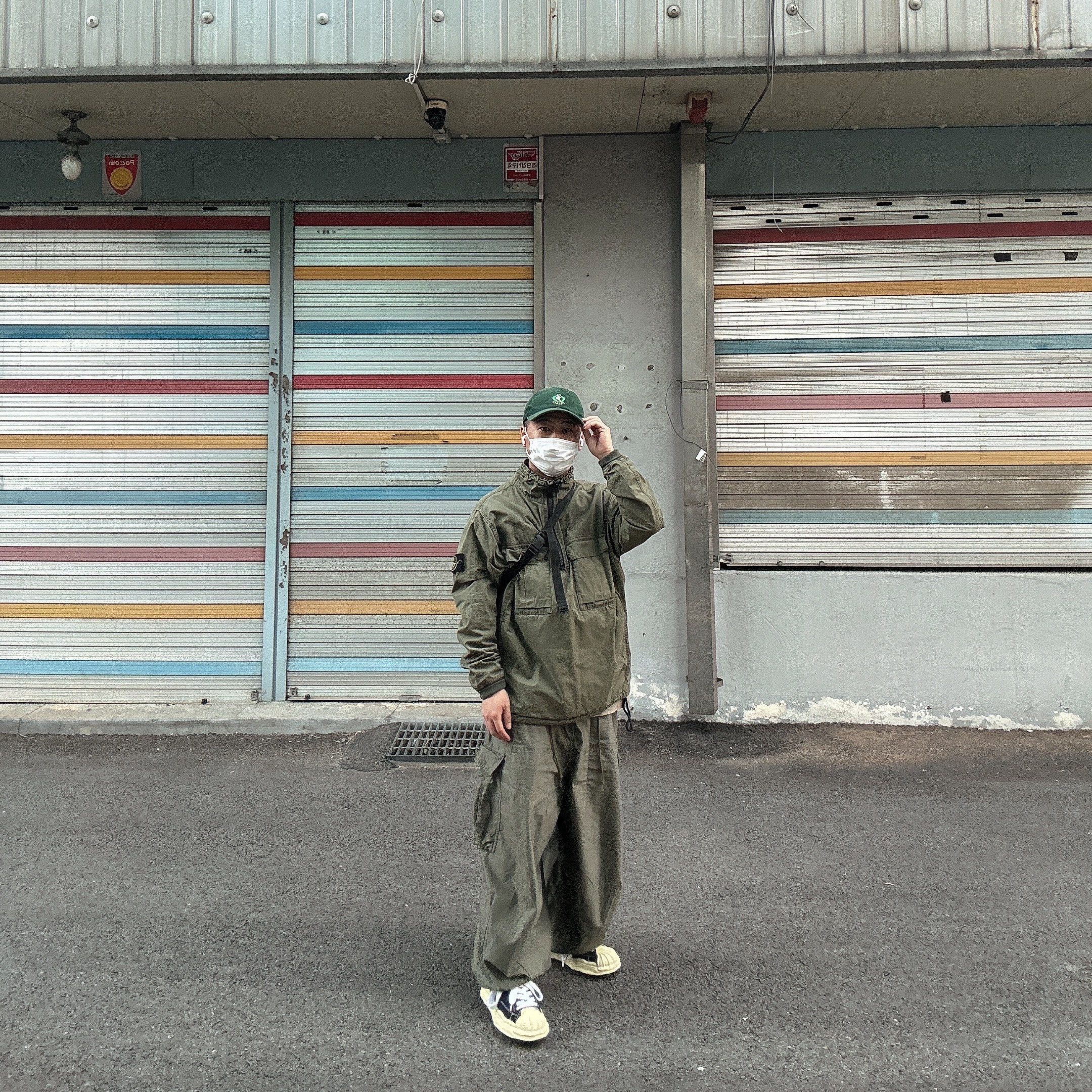 Maison Mihara Yasuhiro Blakey VL OG Sole Canvas Low-top Sneakers Black, Needles H.D. BDU Pants Olive 착용 스타일