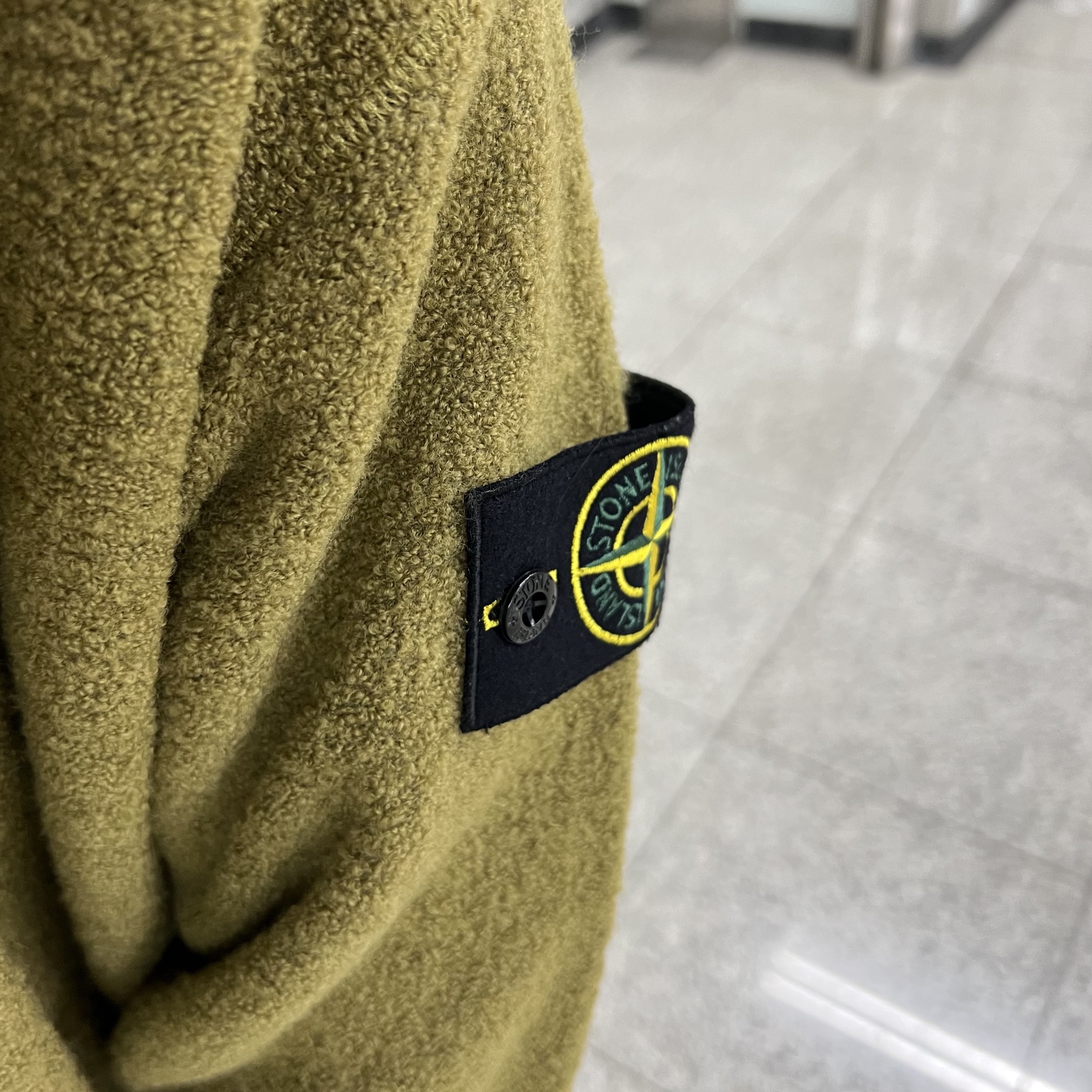 Supreme x Stone Island Boucle Cardigan Olive - 23FW 착용 스타일