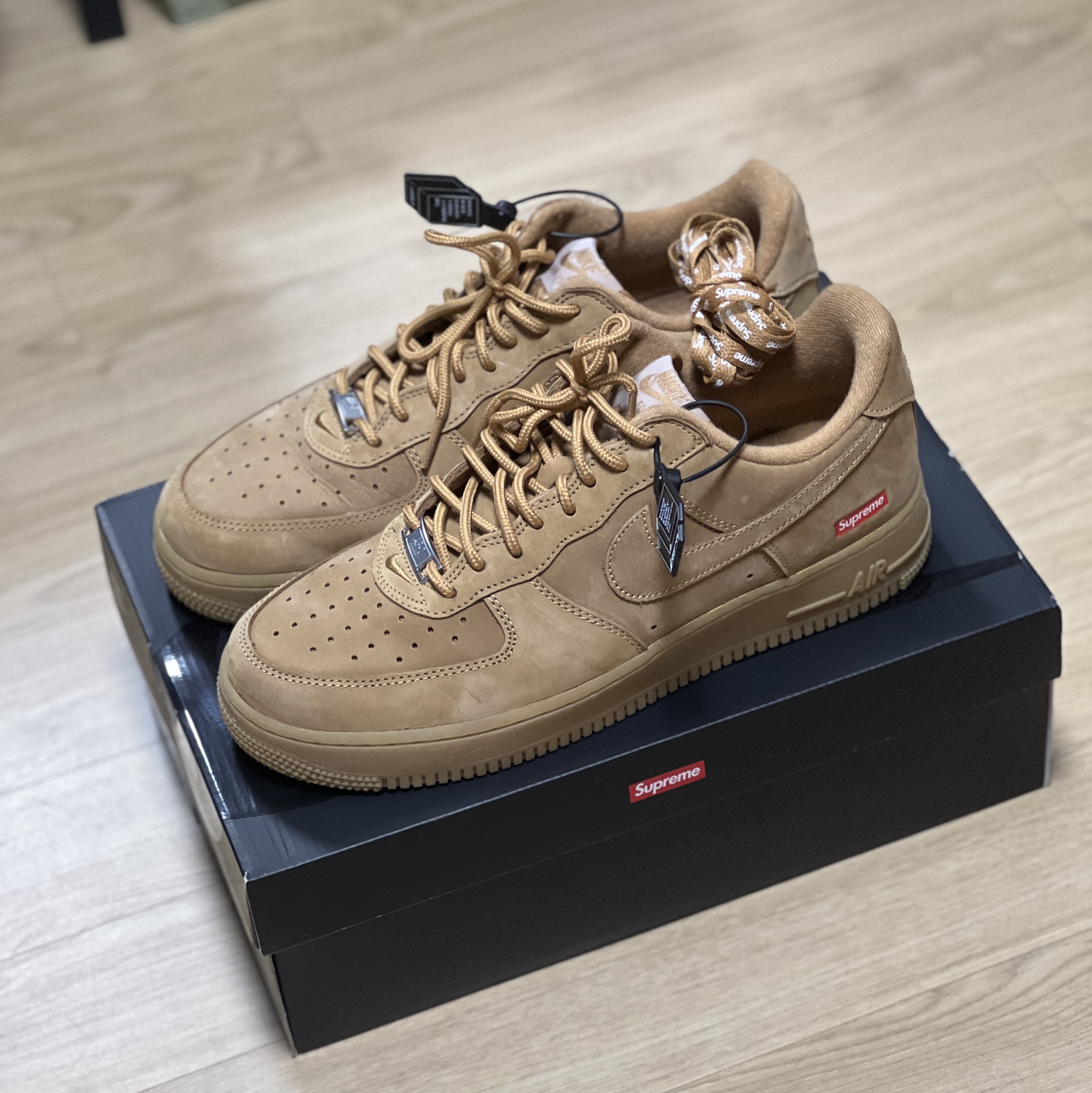 Nike x Supreme Air Force 1 Low Flax 착용 스타일 - 1