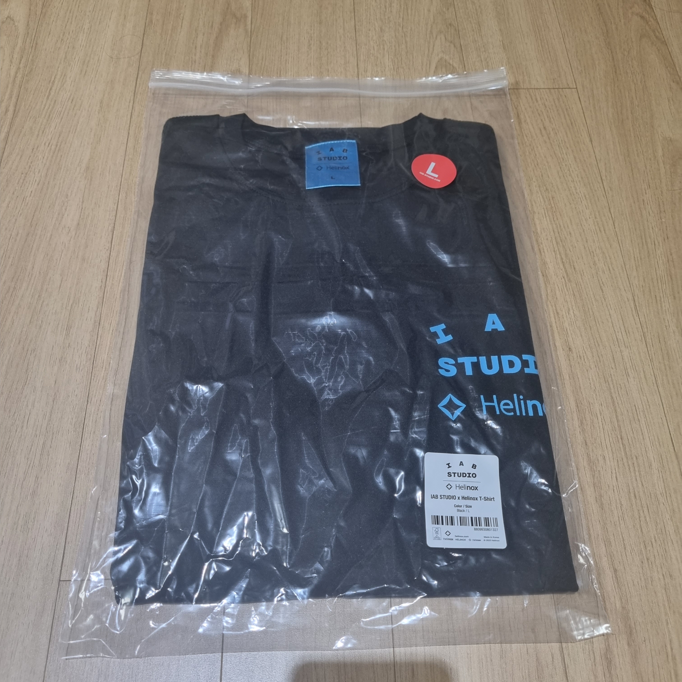 IAB Studio x Helinox T-Shirt Black 착용 스타일