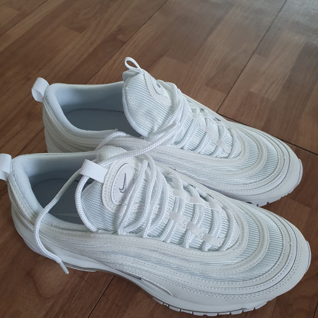 Nike Air Max 97 Triple White Wolf Grey 착용 스타일