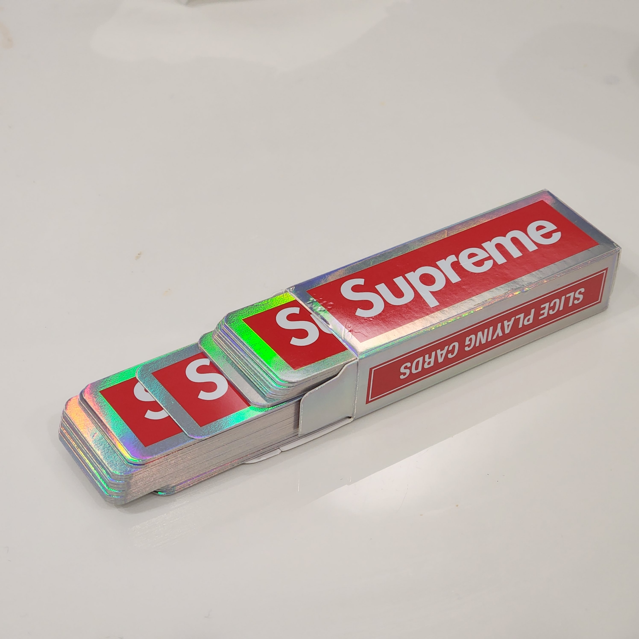 Supreme x Bicycle Holographic Slice Cards Holographic - 23FW 착용 스타일 - 2