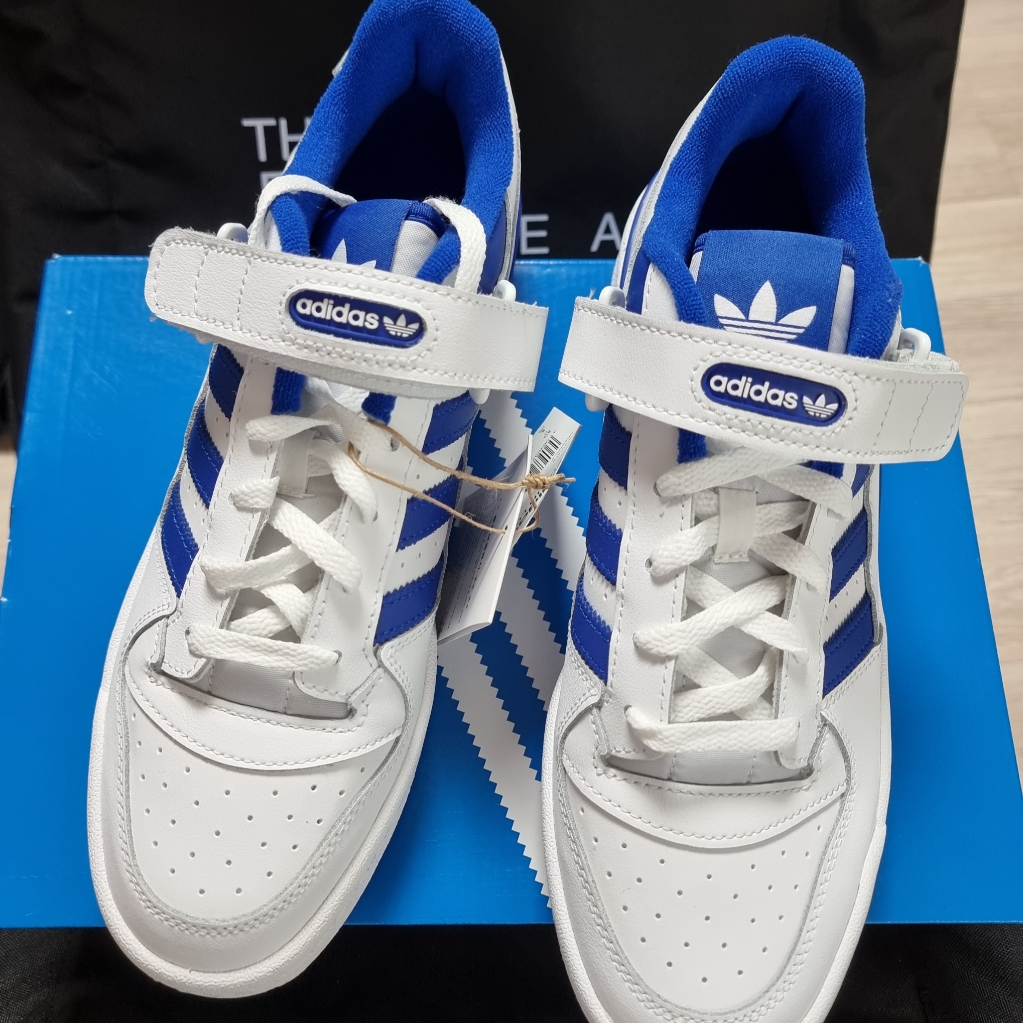 Adidas Forum Low White Royal Blue 착용 스타일