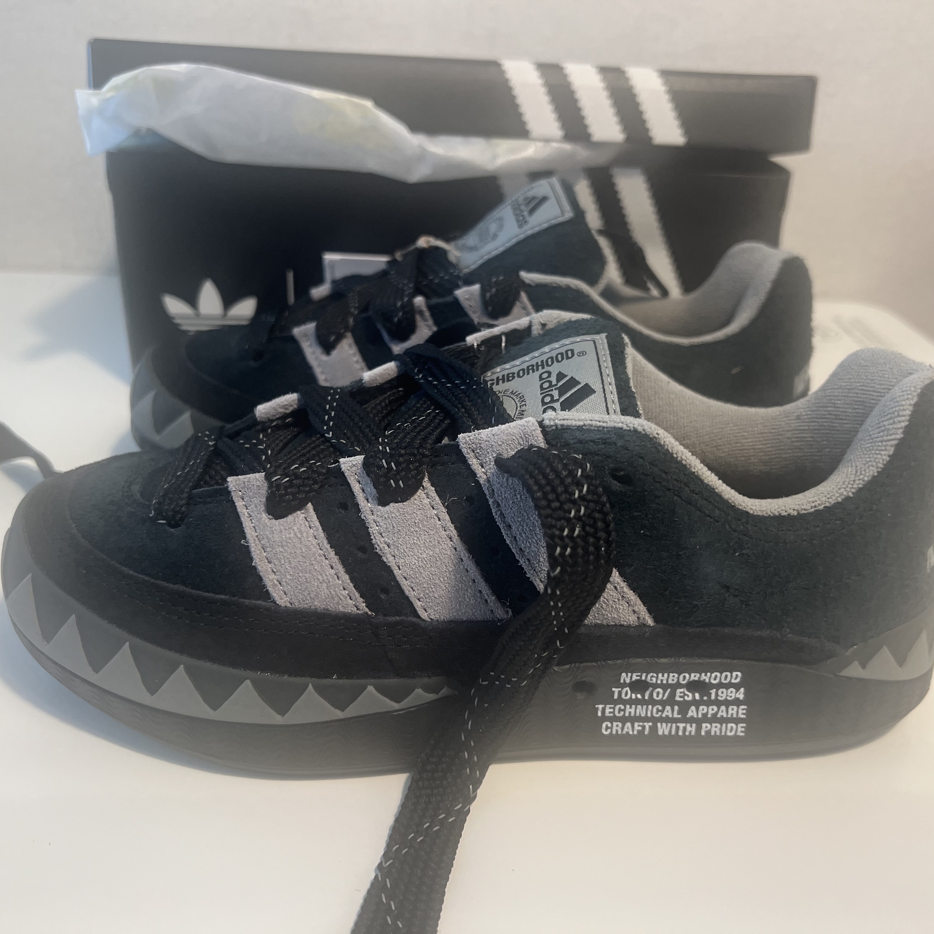 Adidas x Neighborhood Adimatic Core Black 착용 스타일 - 1