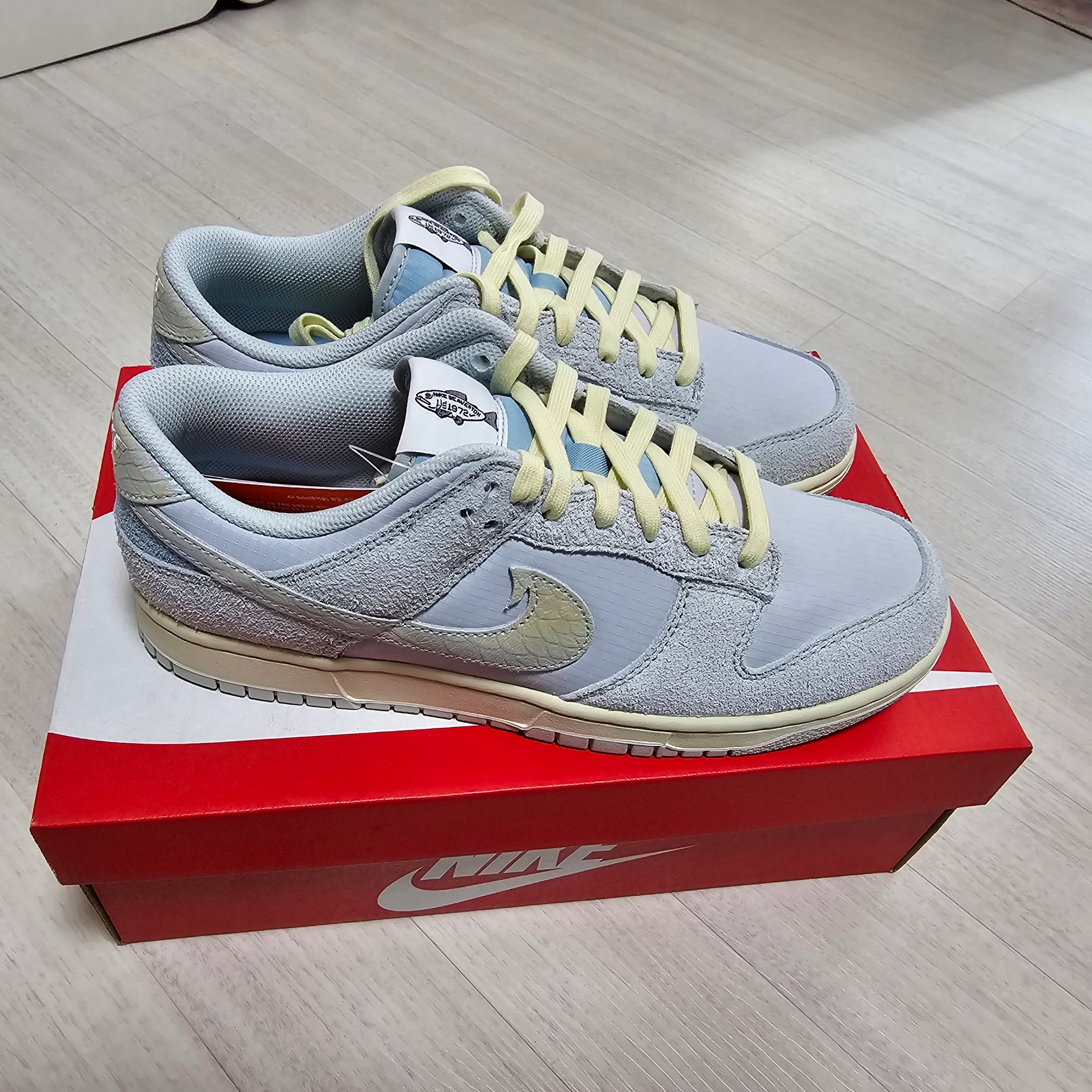 Nike Dunk Low Light Silver and Ocean Bliss 착용 스타일 - 1