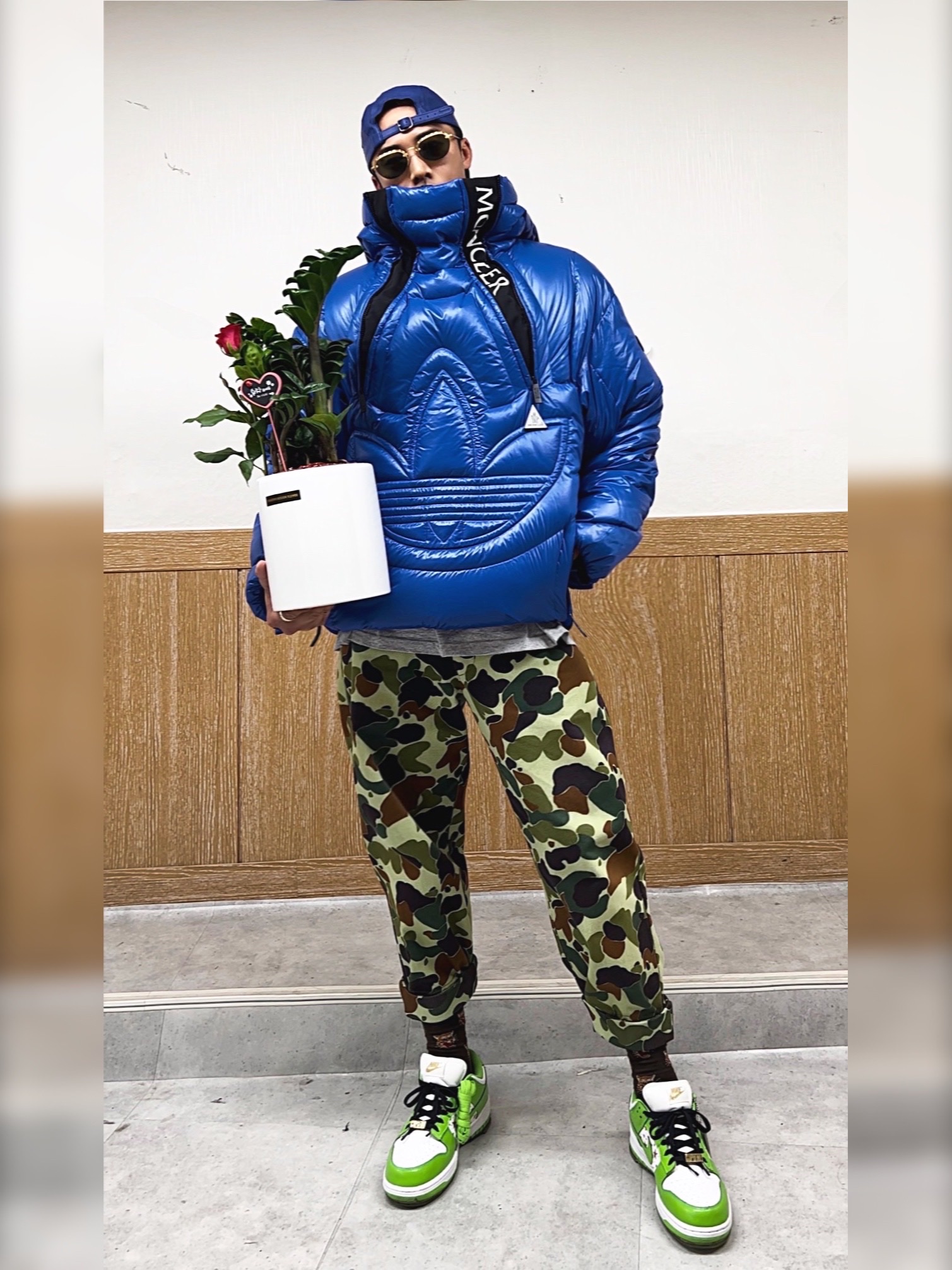Supreme x New York Yankees Kanji Leather Varsity Jacket Red - 22FW, Supreme x MLB Kanji Teams Lightweight Balaclava White Sox Black - 22FW 착용 스타일 - 9