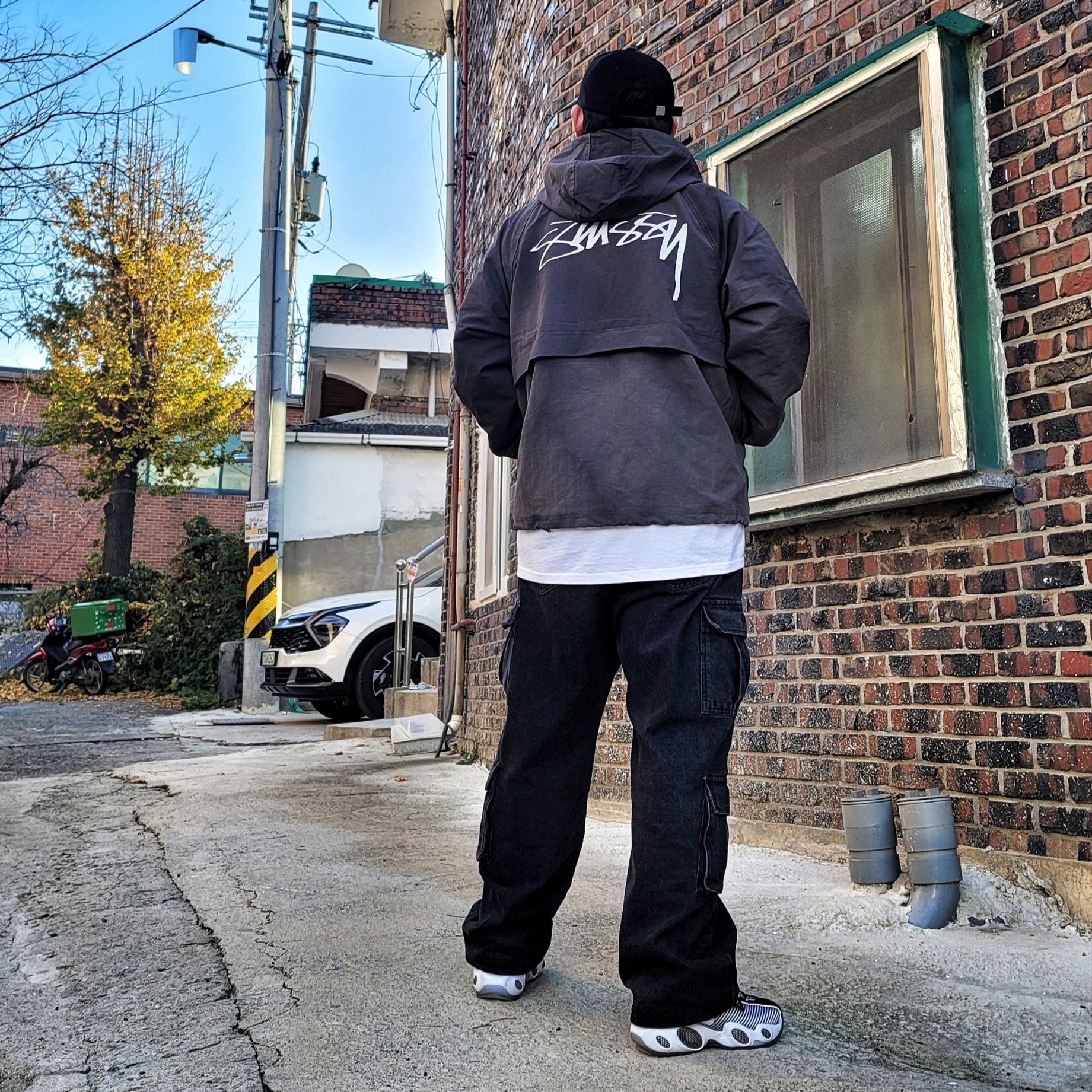 The Museum Visitor x Jon Burgerman Pinky Winky & Charlie Ball Cap Black, Stussy Wave Dye Beach Shell Jacket Black 착용 스타일