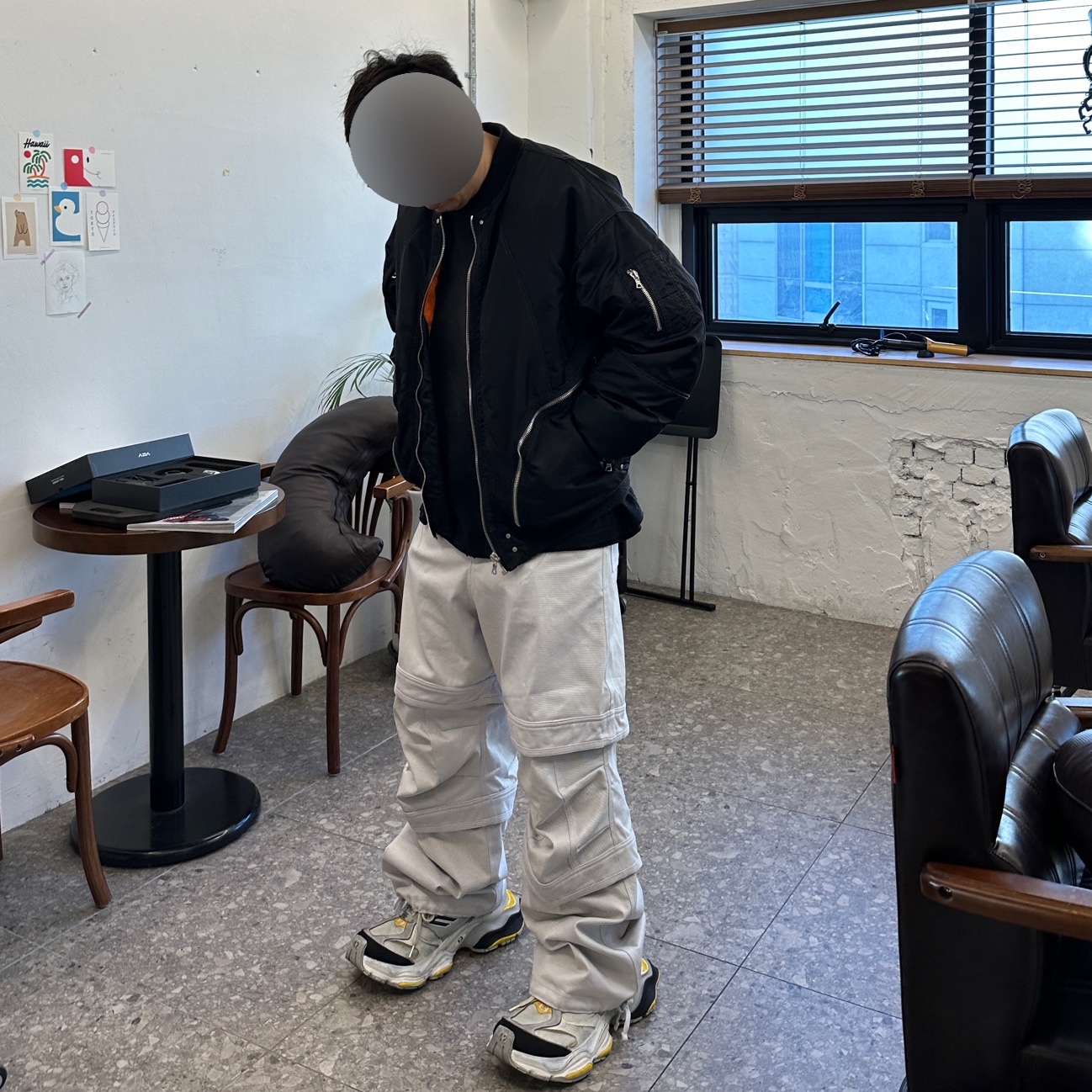 Farfromwhat Far Layered Work Pants White, Balenciaga Cargo Sneakers Grey Black Yellow 착용 스타일 - 1