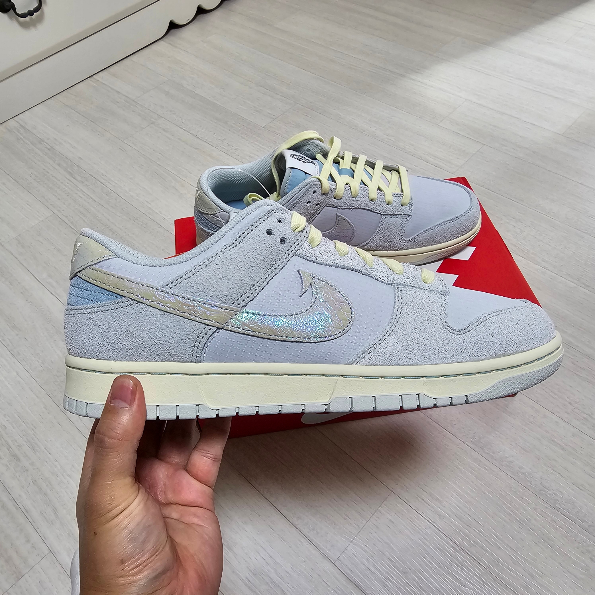Nike Dunk Low Light Silver and Ocean Bliss 착용 스타일 - 2