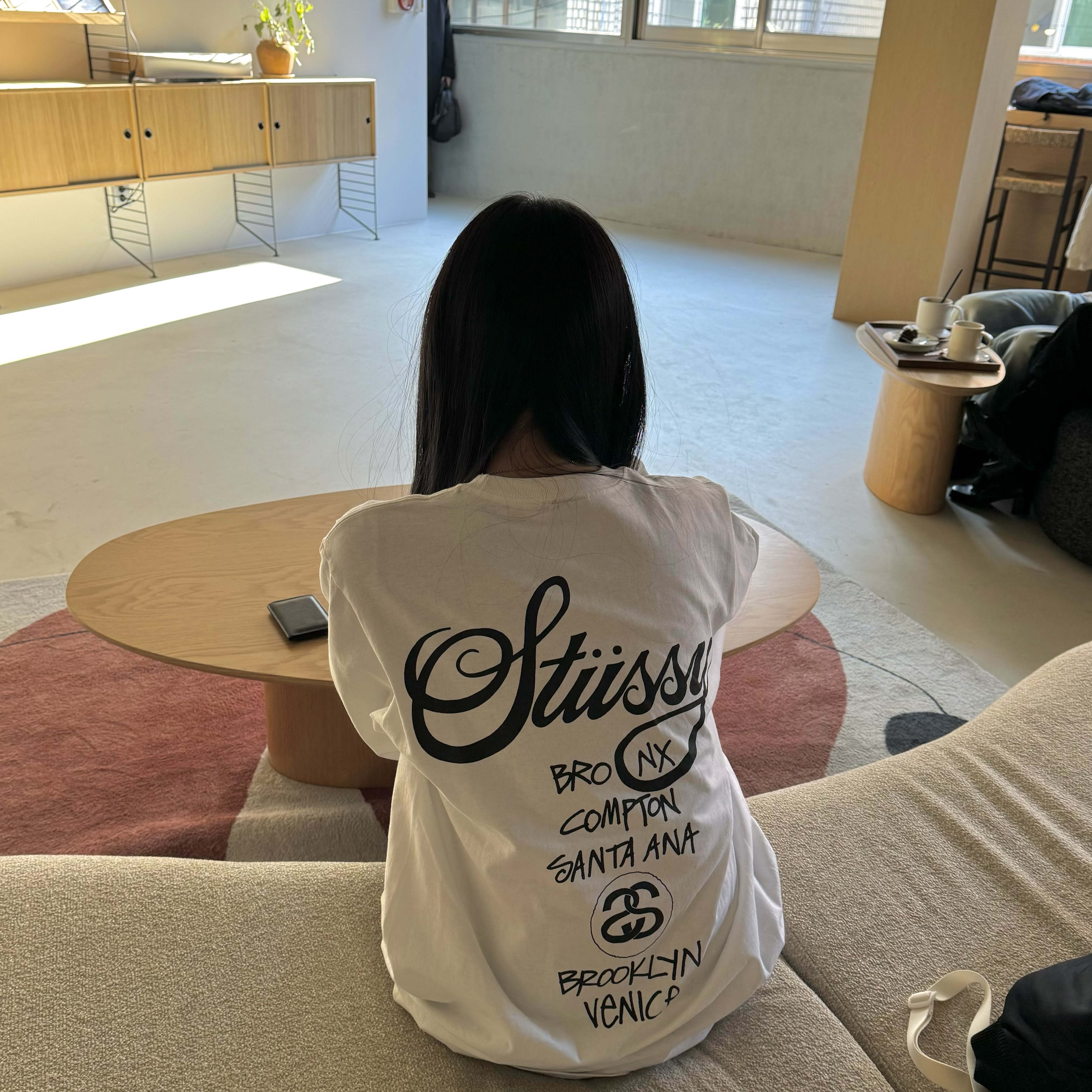 Stussy World Tour LS T-Shirt White 2023 착용 스타일 - 2