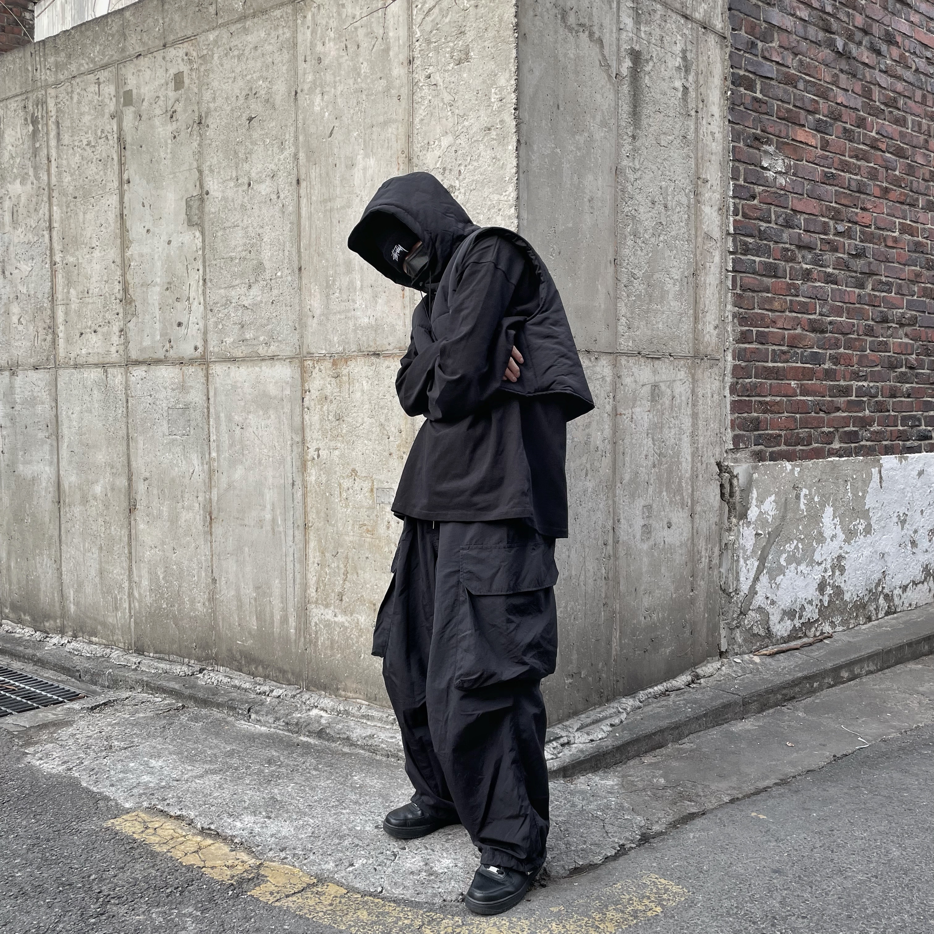 Stussy Basic Cuff Beanie Black, Nike Air Force 1 '07 Low Triple Black 착용 스타일 - 1