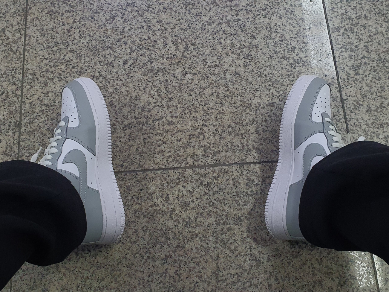 Nike Air Force 1 Low White Grey 착용 스타일
