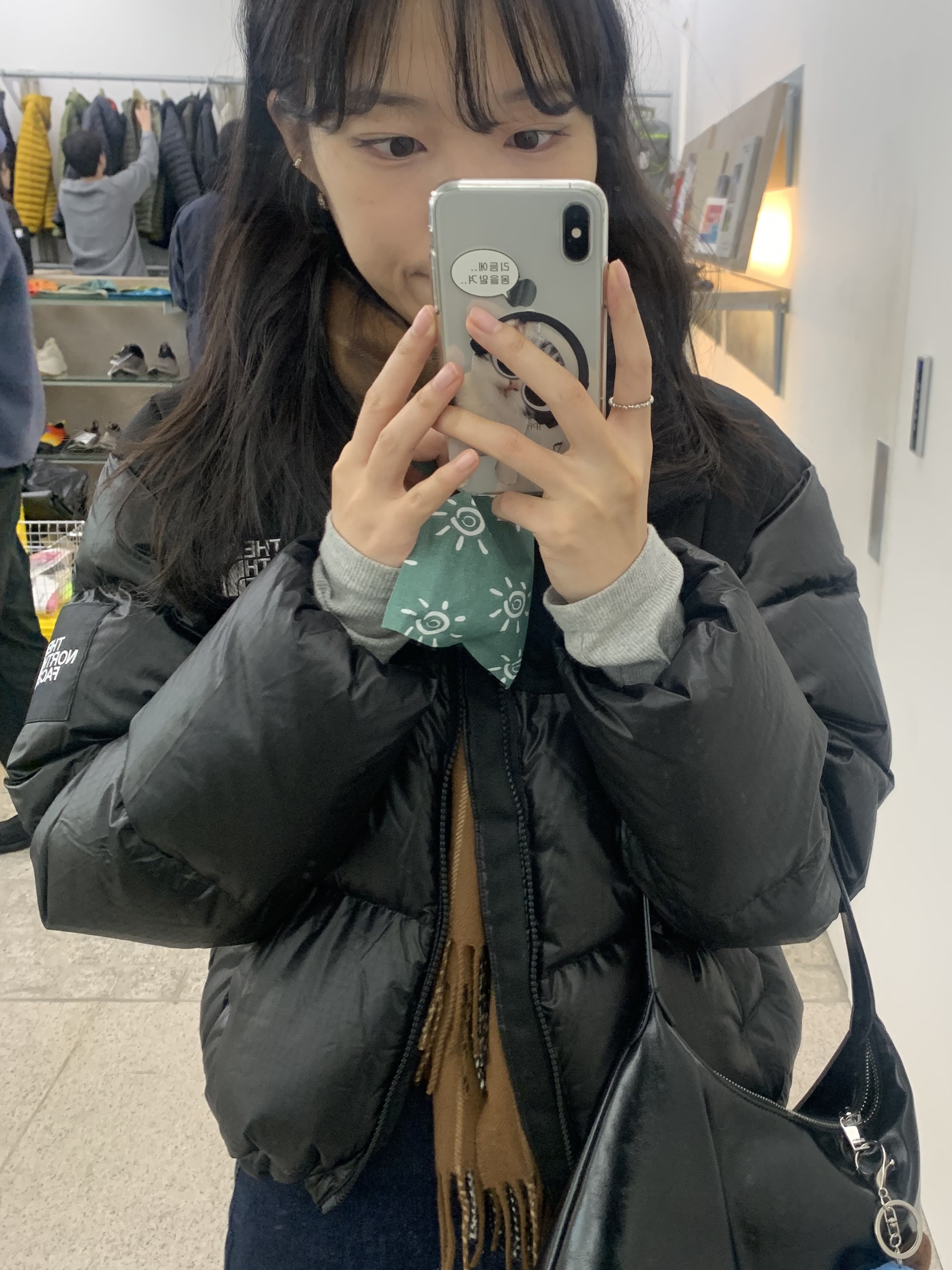 (W) The North Face White Label Novelty Nuptse Down Jacket Black, (W) UGG Classic Mini II Boots Chestnut 착용 스타일 - 1
