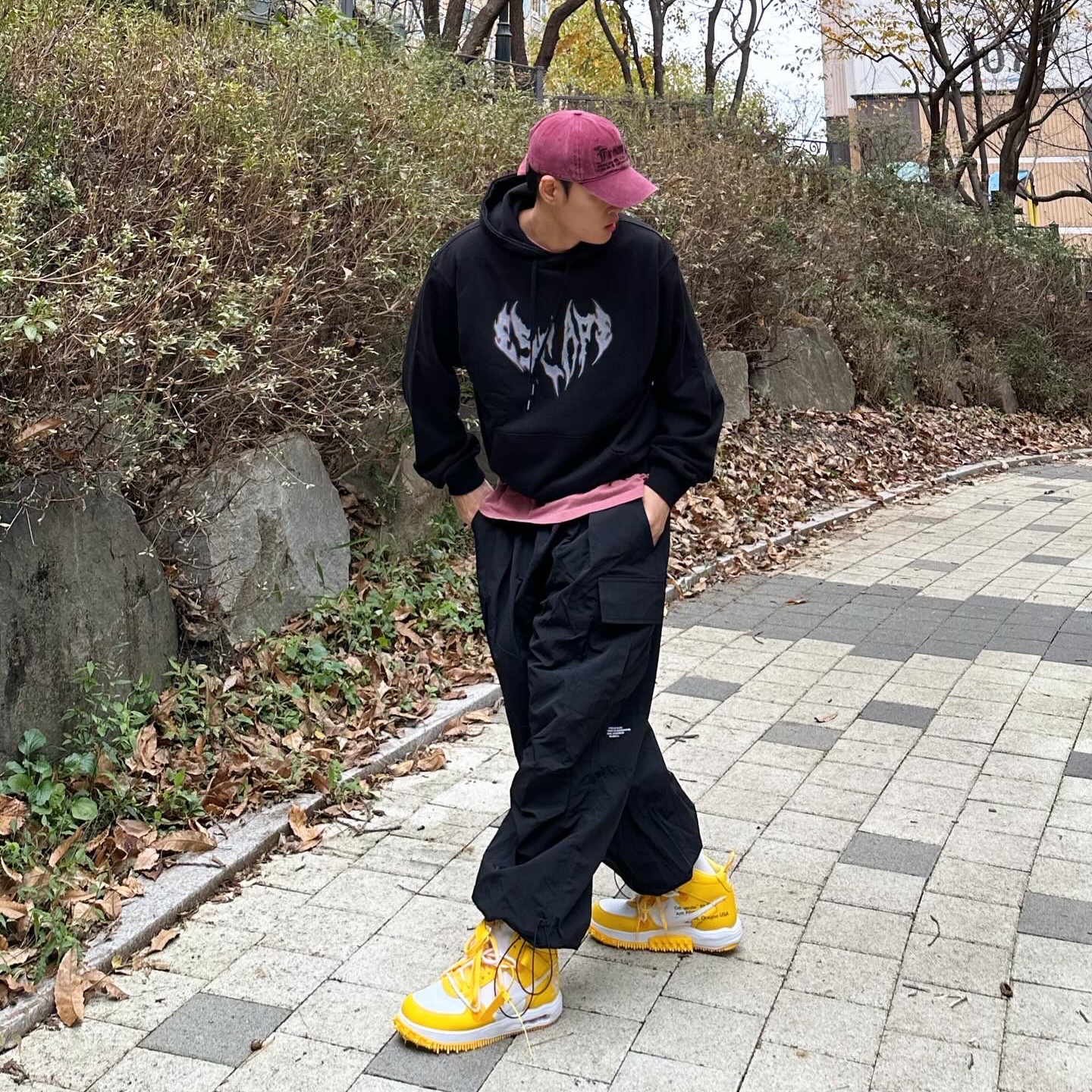 Nike x Off-White Air Force 1 Mid SP Leather Varsity Maize 착용 스타일 - 4