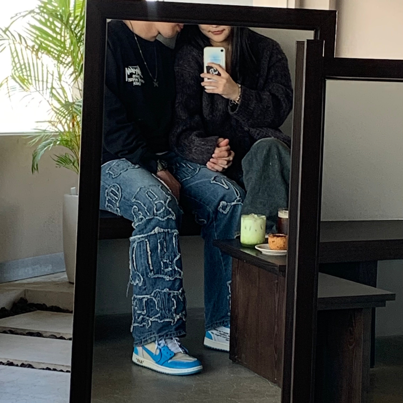Jordan 1 x Off-White Retro High University Blue, Stussy Stock DSM Ginza LS T-Shirt Black 2023 착용 스타일 - 1