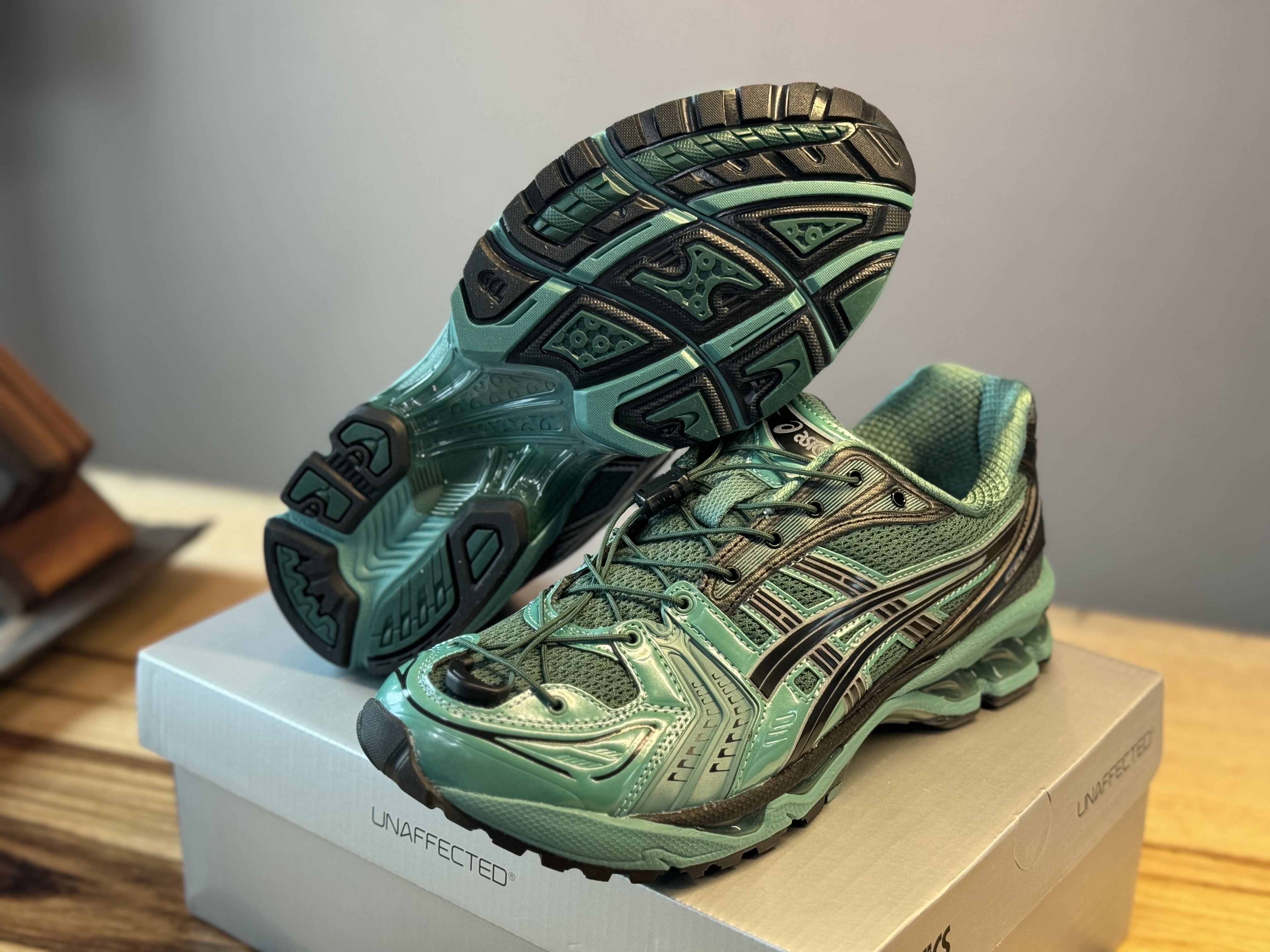 Asics x Unaffected Gel-Kayano 14 Uranus Green 착용 스타일 - 3