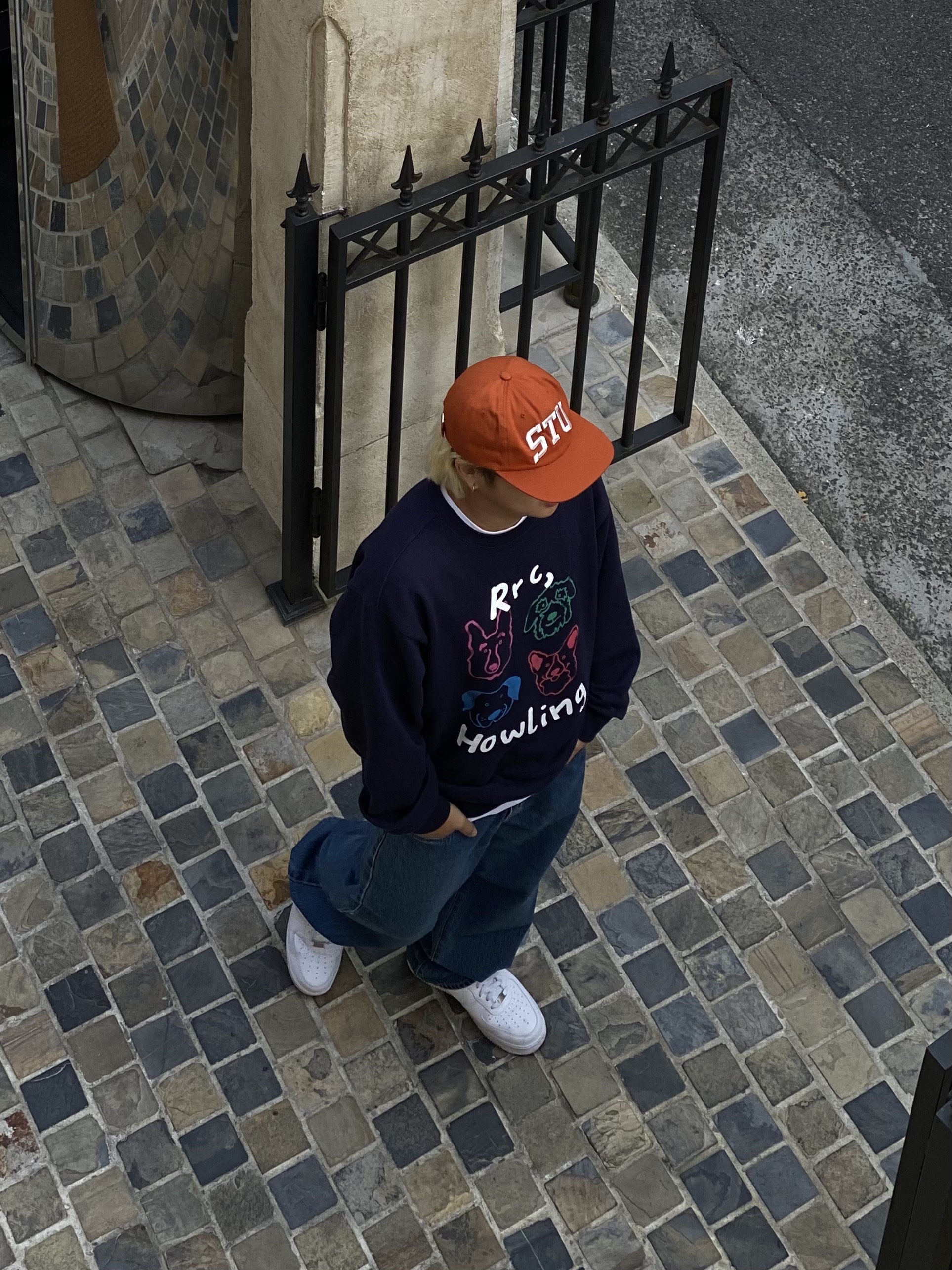 Stussy Stu Arch Strapback Cap Dark Orange, Nike Air Force 1 '07 Low White 착용 스타일