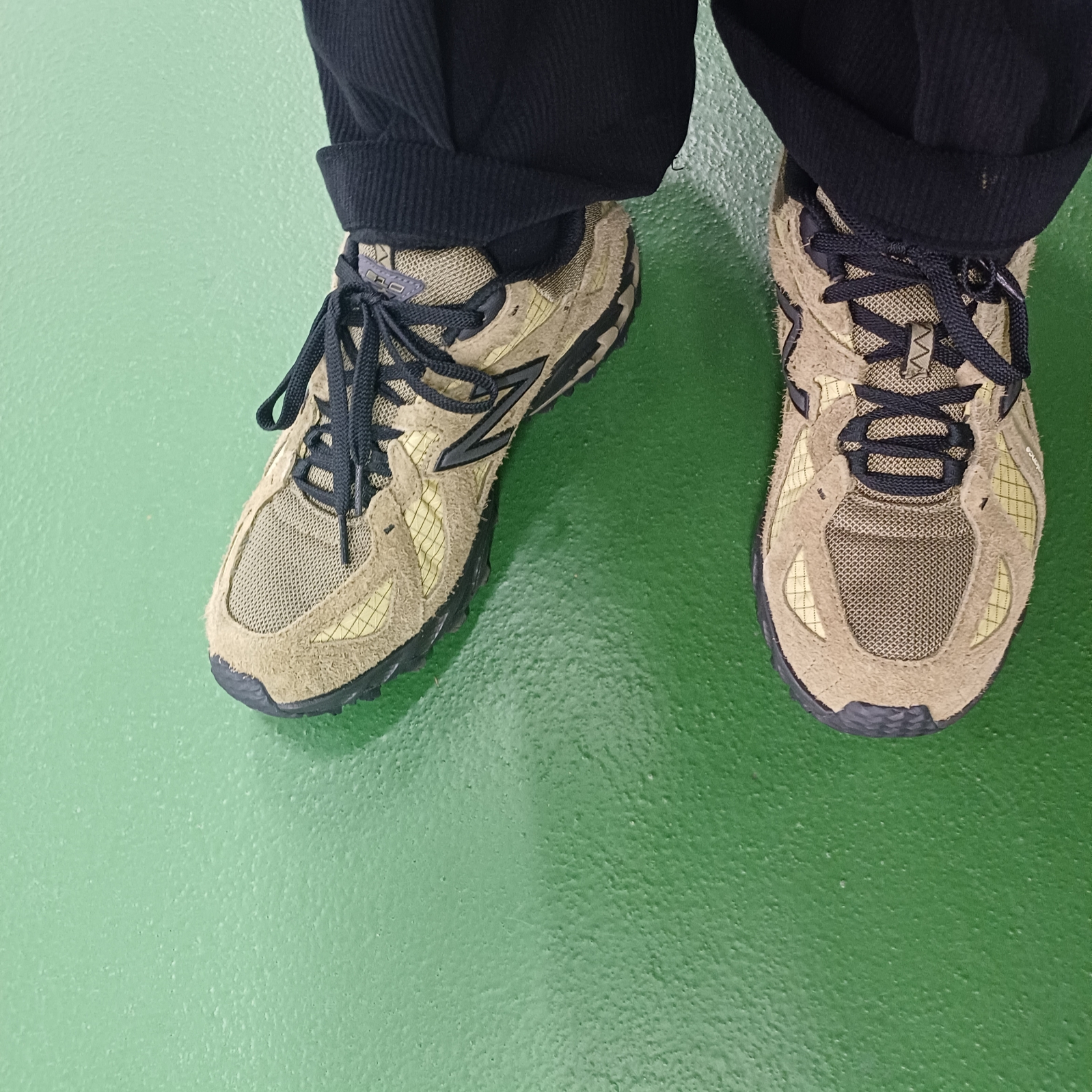 New Balance x Cayl ML610TCL Covert Green 착용 스타일