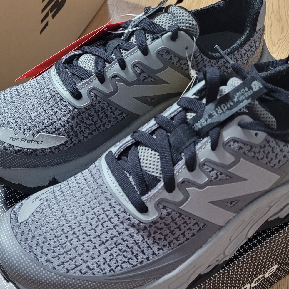 New Balance x Cayl Fresh Foam X More Trail v3 Shadow Grey 착용 스타일 - 2