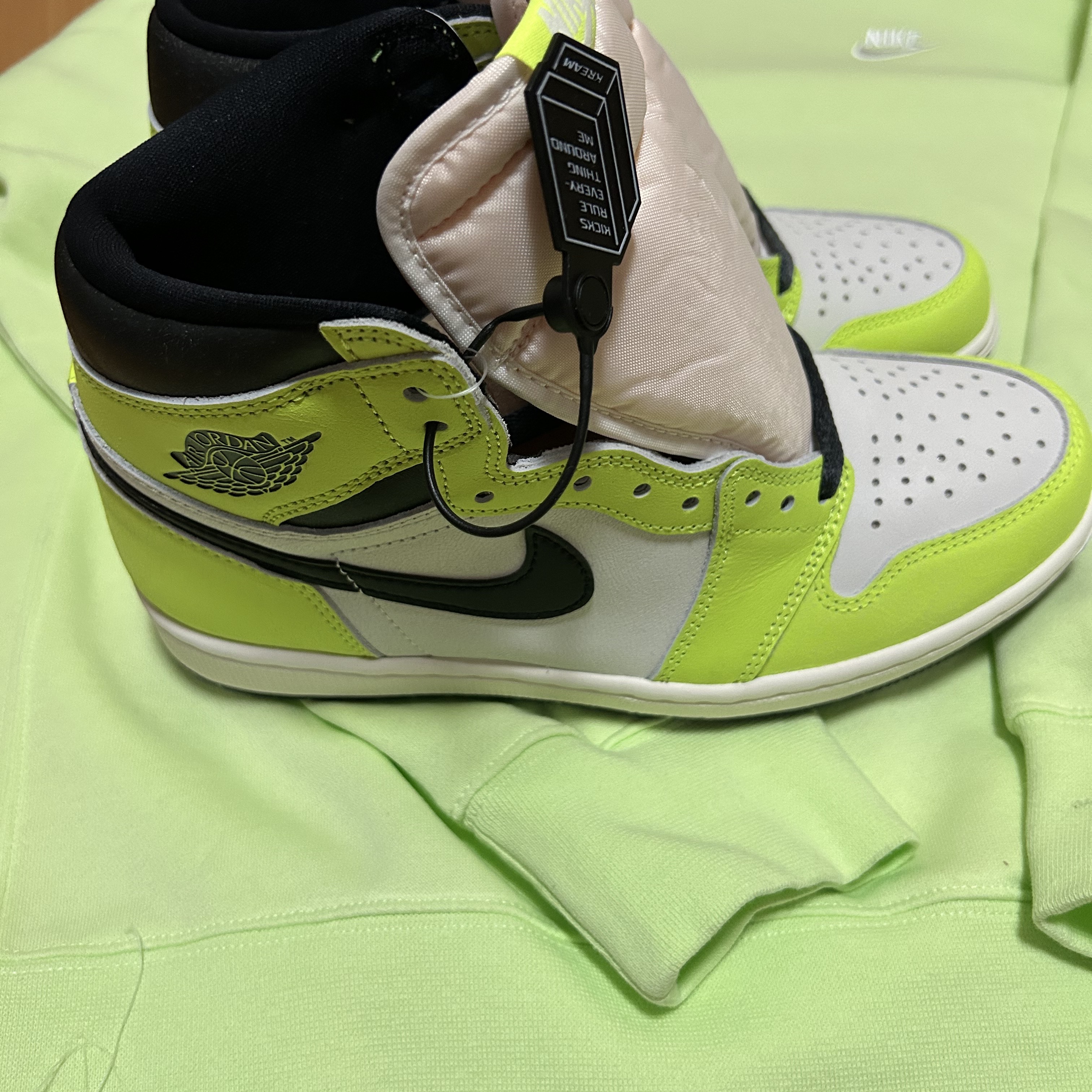 Jordan 1 Retro High OG Volt 착용 스타일