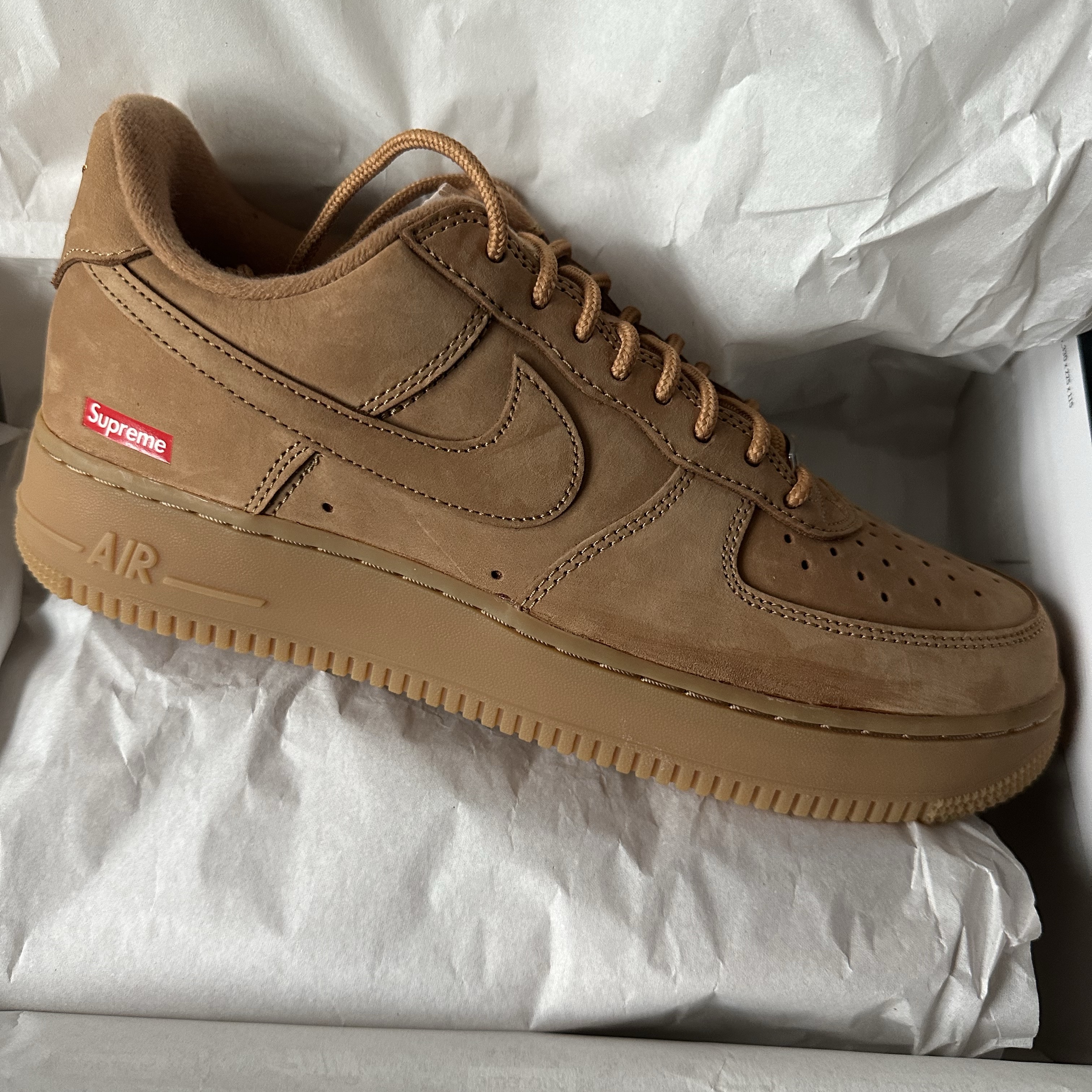 Nike x Supreme Air Force 1 Low Flax 착용 스타일