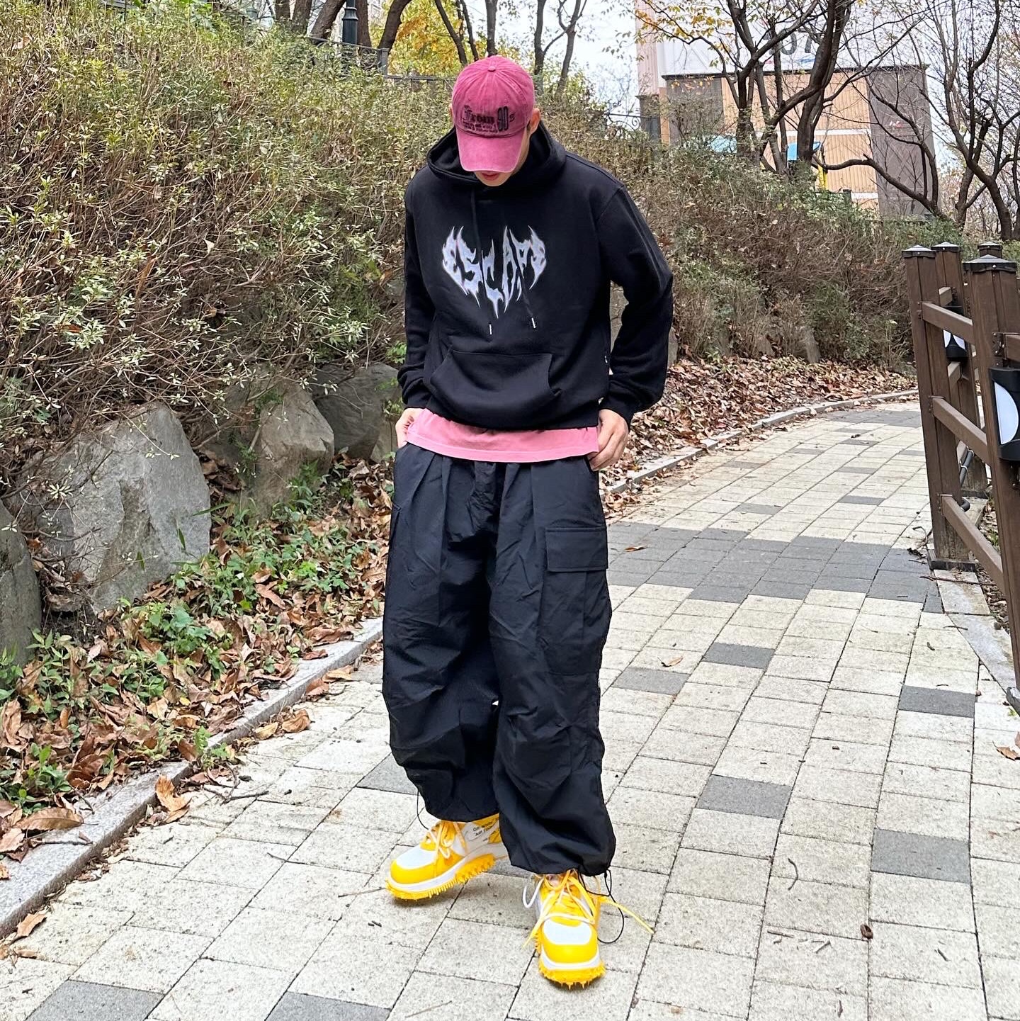 Nike x Off-White Air Force 1 Mid SP Leather Varsity Maize 착용 스타일 - 1