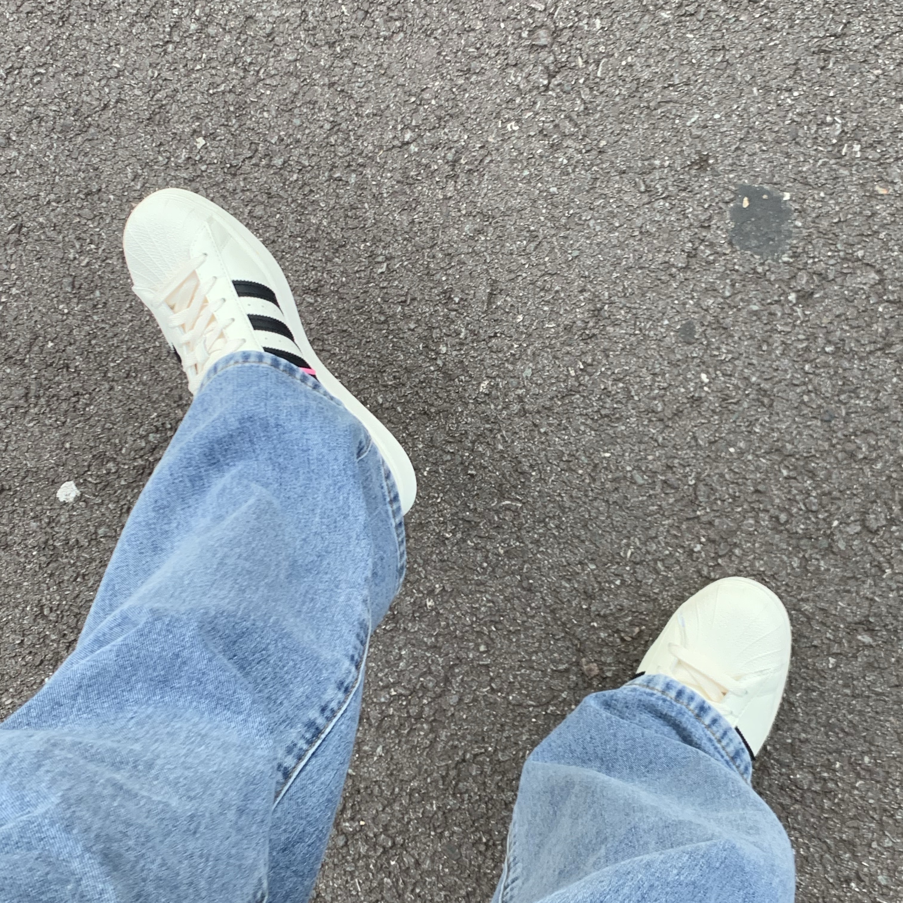 Adidas x Andre Saraiva Superstar Cream White Core Black 착용 스타일 - 1