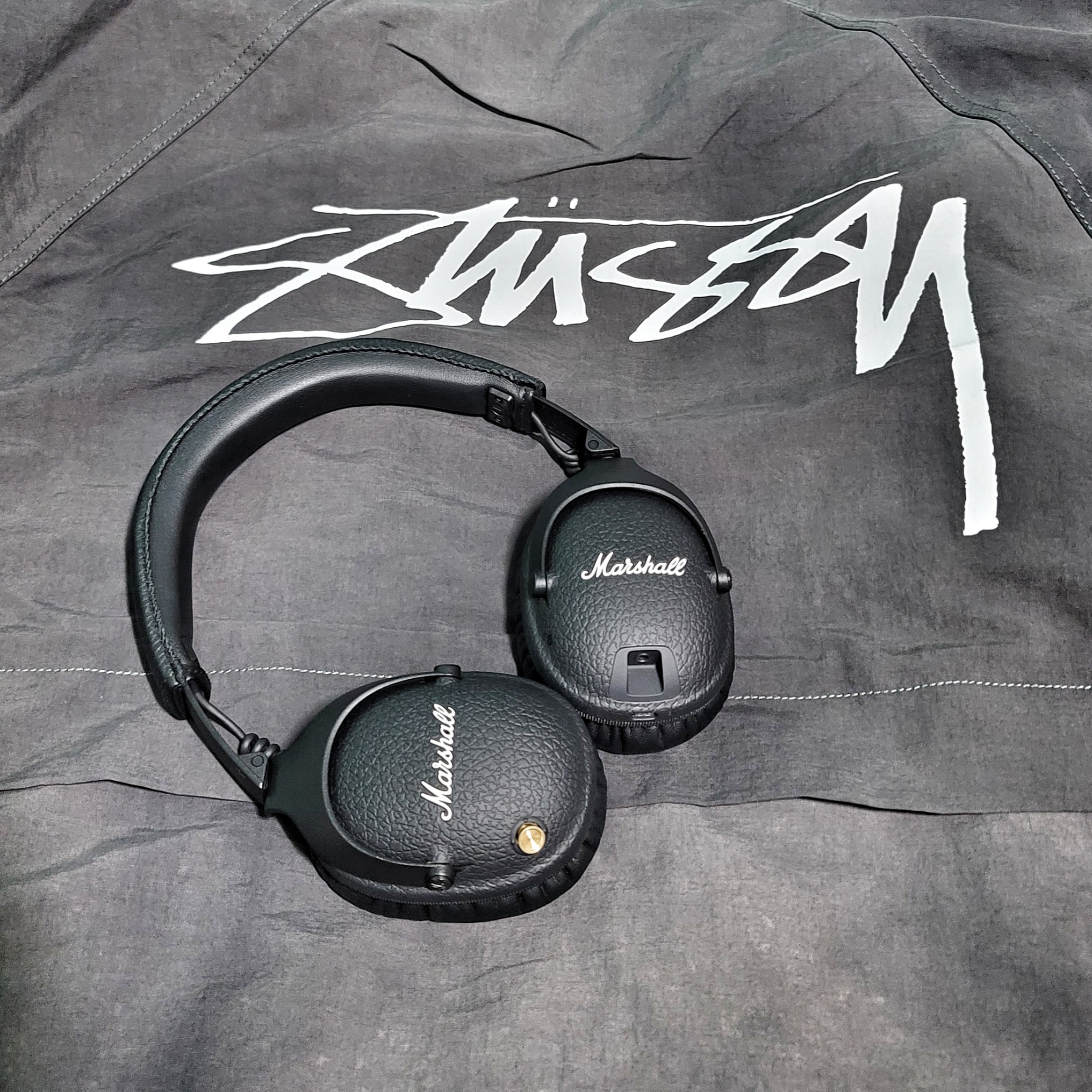 Stussy Wave Dye Beach Shell Jacket Black, Marshall Monitor II A.N.C Black (Korean Ver.) 착용 스타일