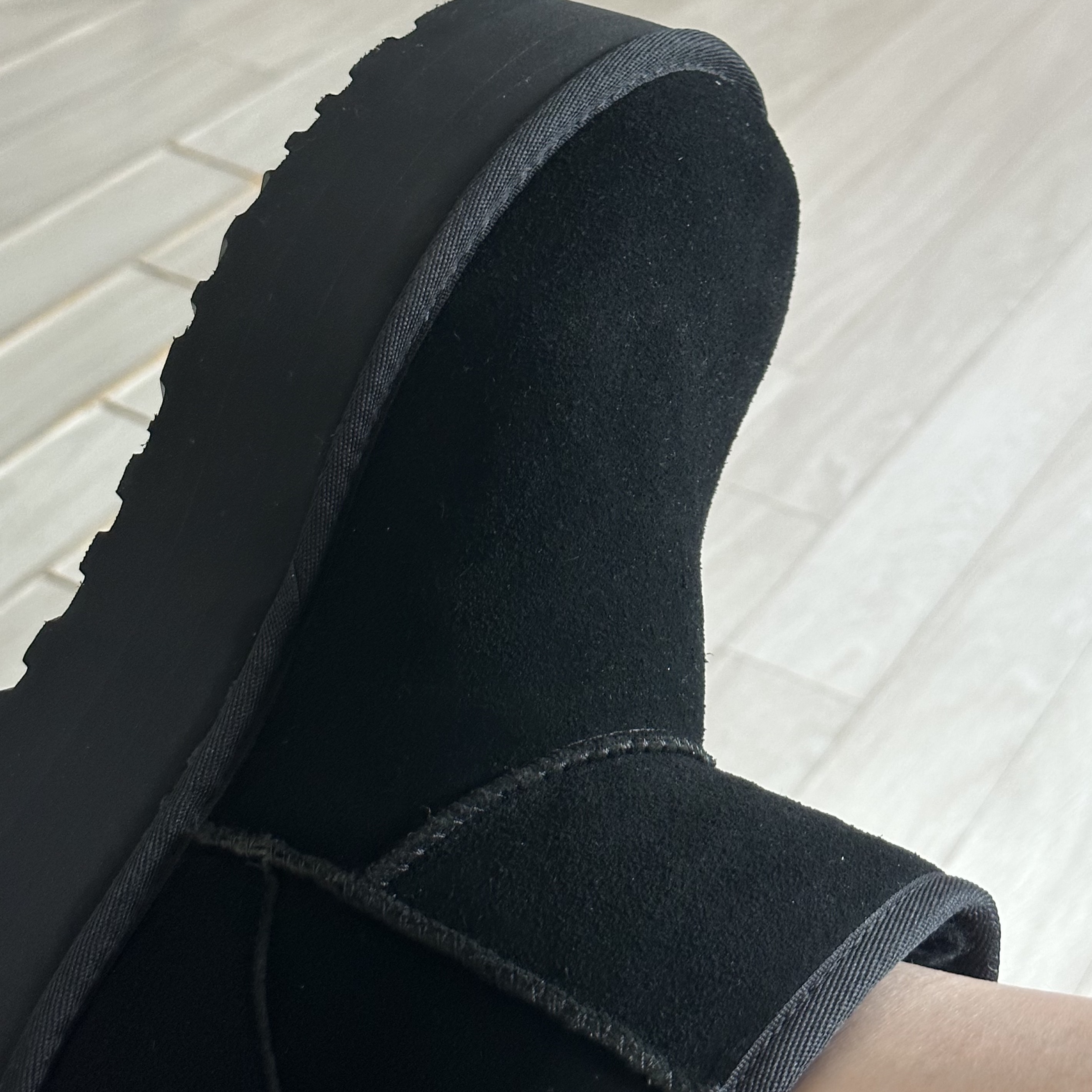 (W) UGG Classic Mini Platform Boots Black 착용 스타일