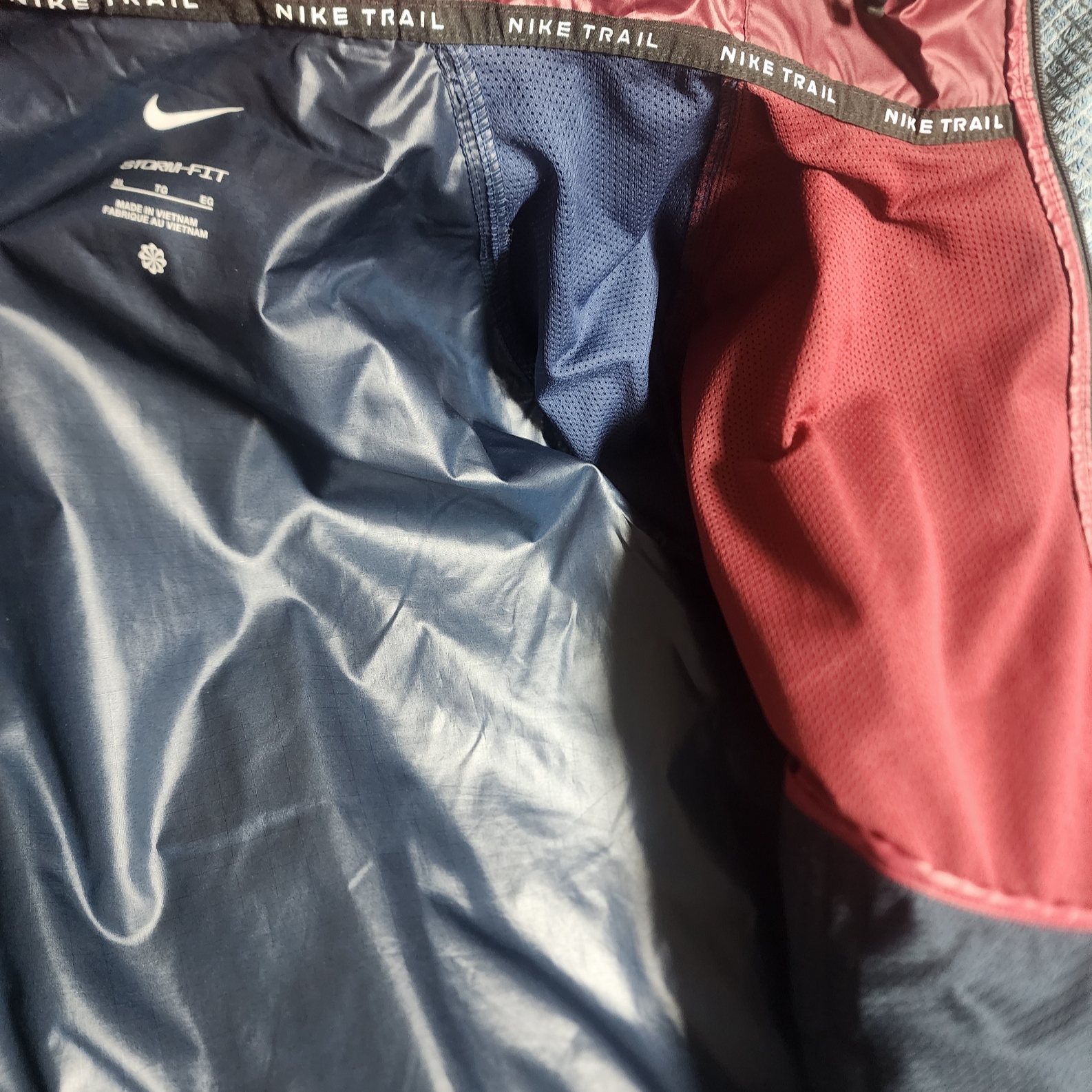 Nike Windrunner Trail Running Jacket Dark Beetroot Dark Obsidian - Asia 착용 스타일 - 3