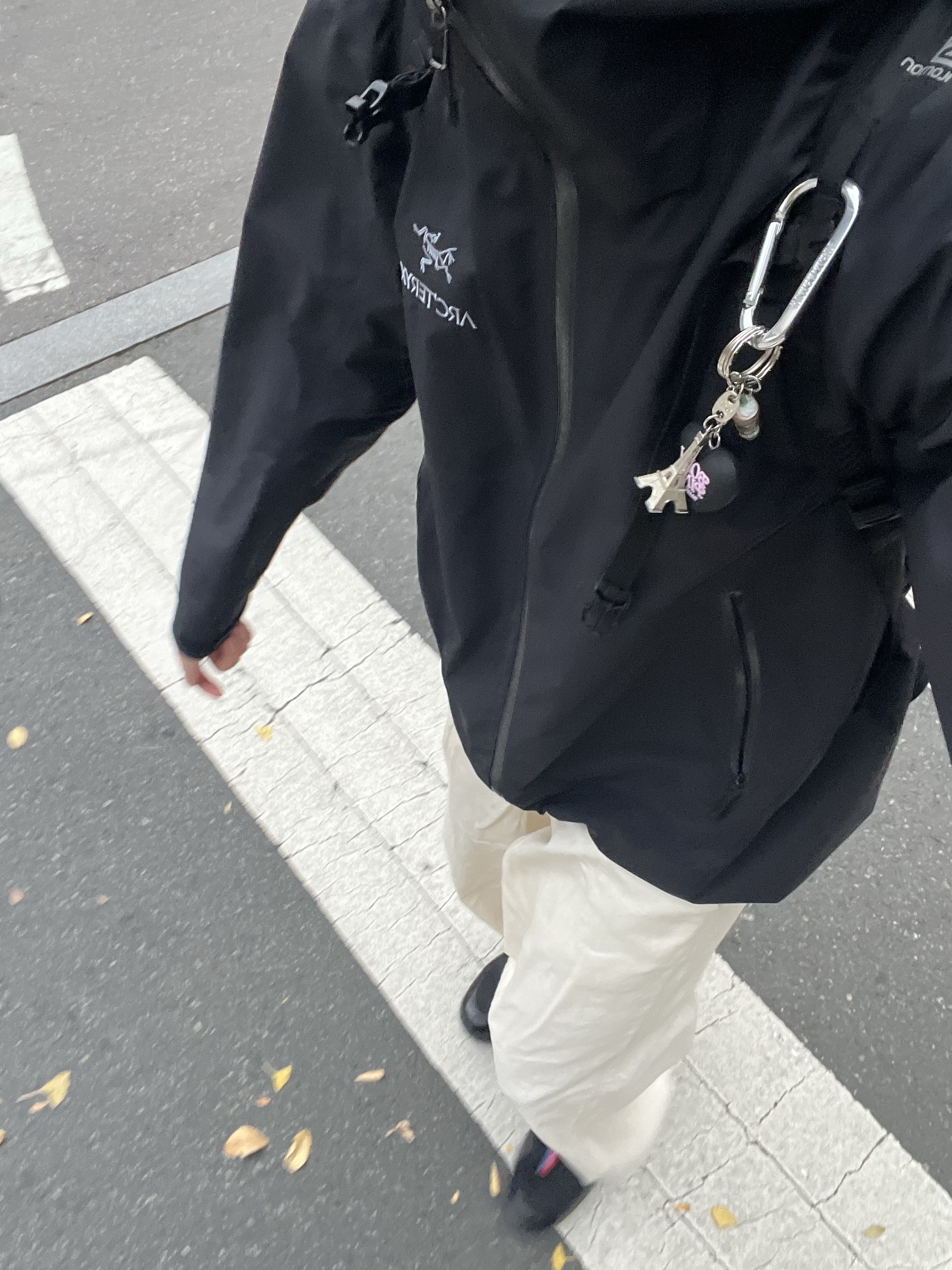 Verdy x Blackpink Heart Keychain Black 착용 스타일