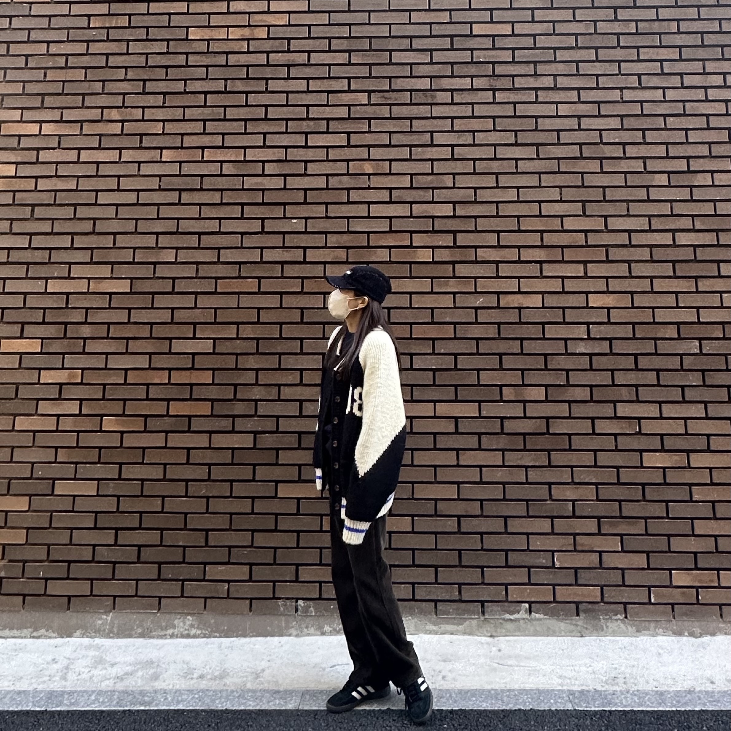Supreme 2-Tone Corduroy Camp Cap Black - 23SS, Adidas Spezial Handball Core Black 착용 스타일 - 3