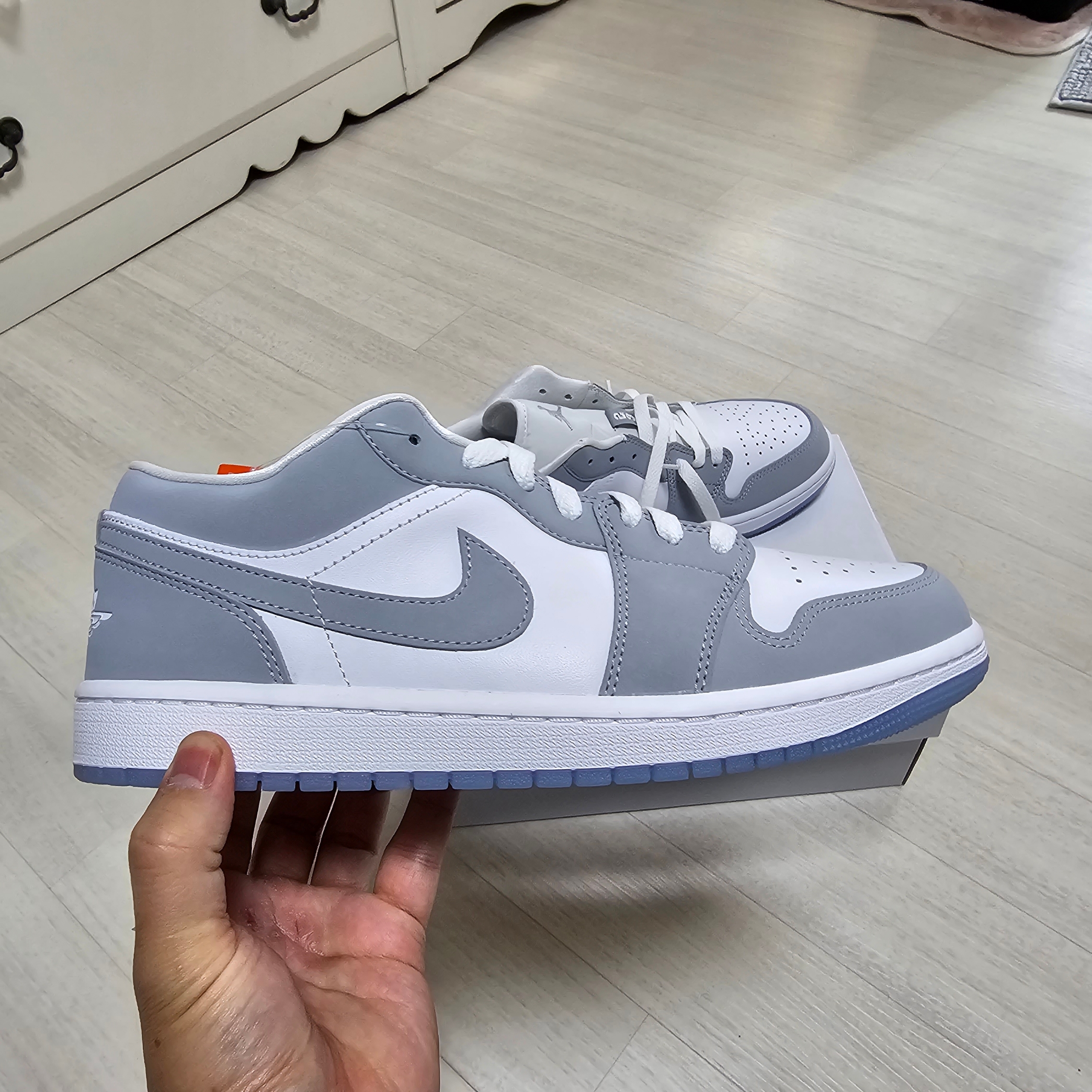 (W) Jordan 1 Low White Wolf Grey 착용 스타일 - 2