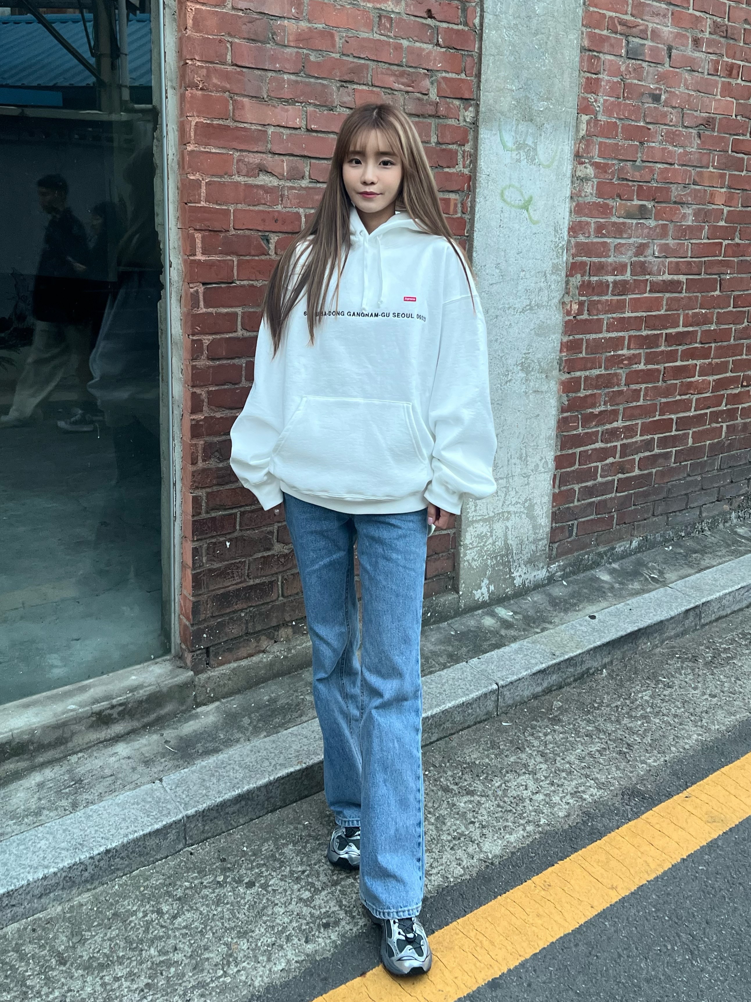 Supreme Seoul Shop Small Box Hooded Sweatshirt White - 23FW, Asics x Unaffected Gel-Kayano 14 Silver Moon 착용 스타일 - 1
