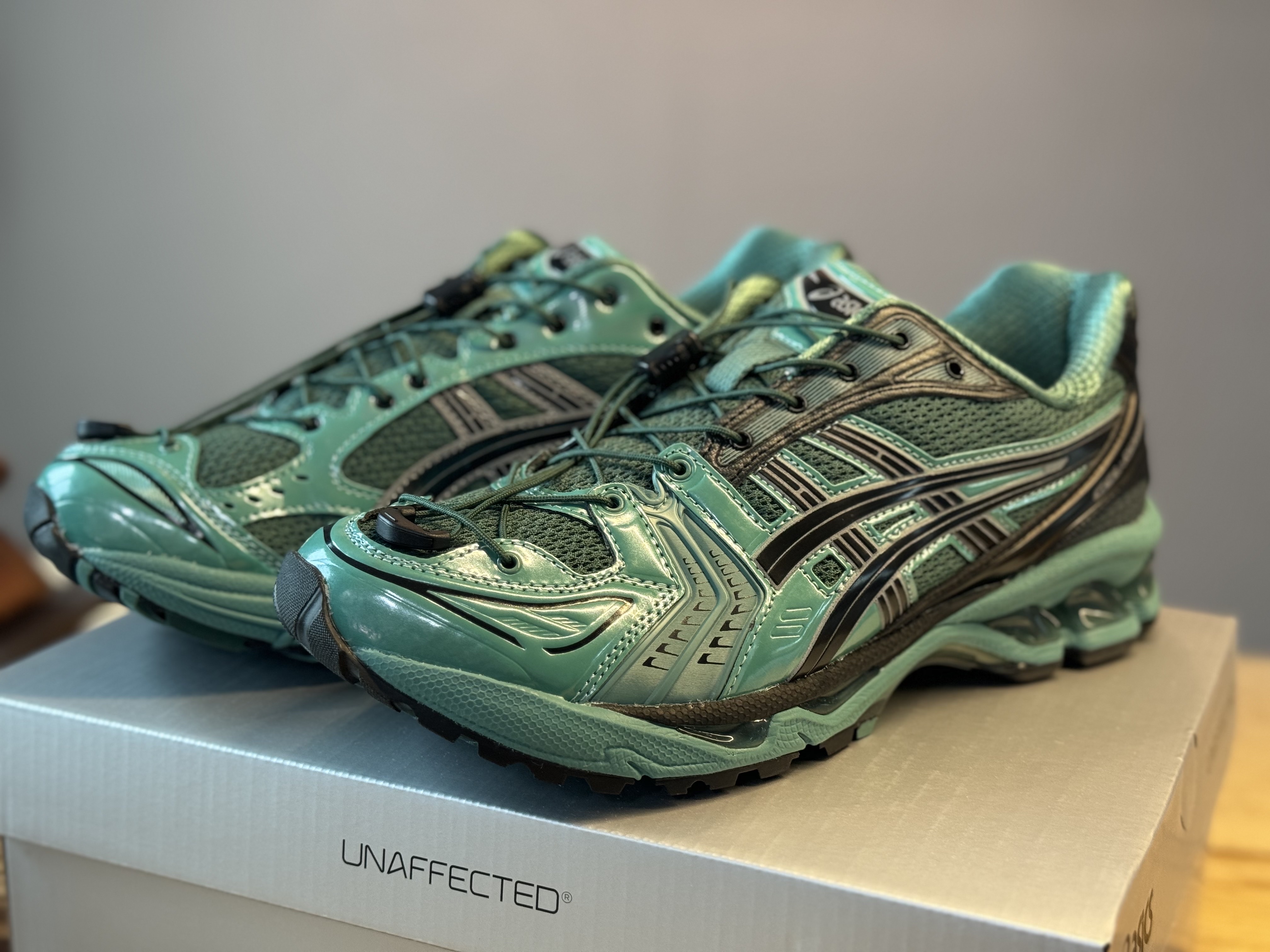 Asics x Unaffected Gel-Kayano 14 Uranus Green 착용 스타일 - 2