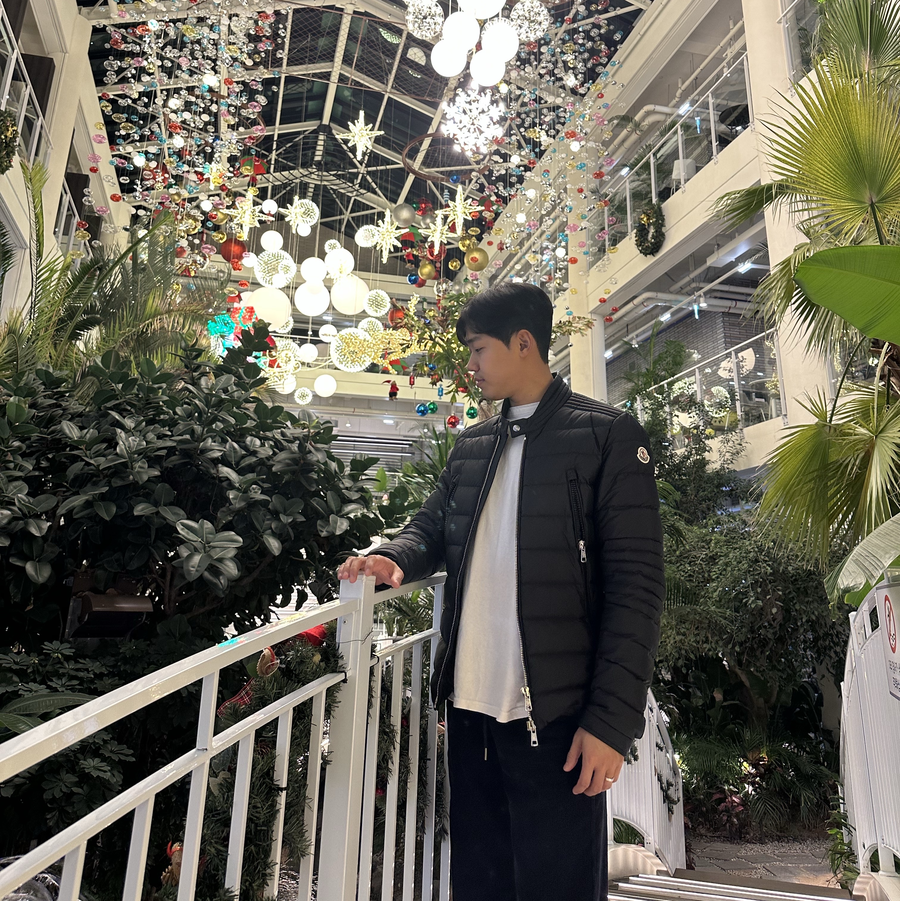 Moncler Amiot Short Down Jacket Black - 23FW 착용 스타일