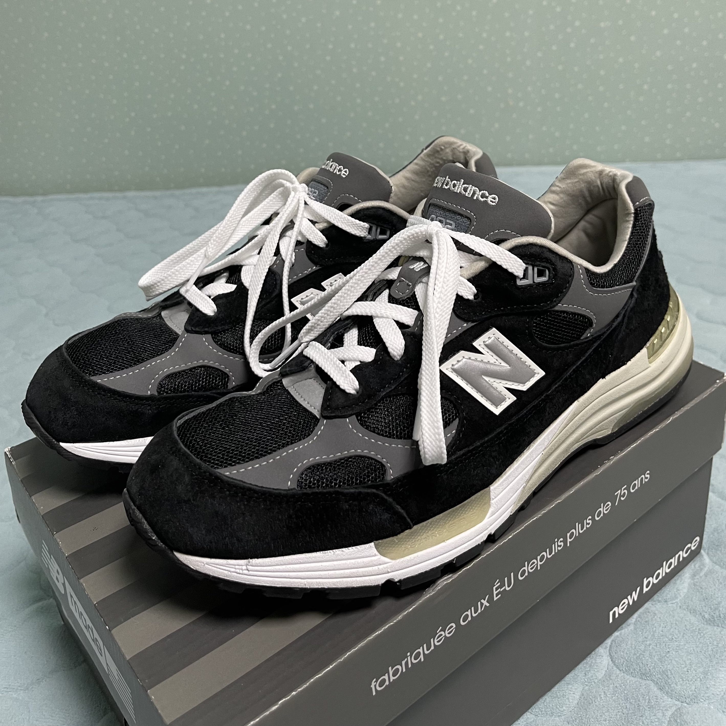 New Balance 992 Made in USA Black Grey 착용 스타일