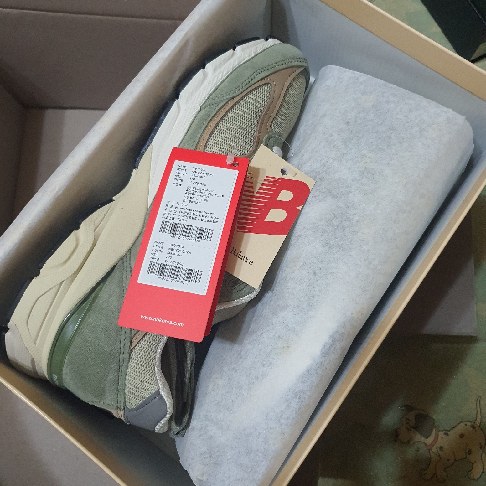 New Balance 990v4 Made in USA Olive Incense 착용 스타일