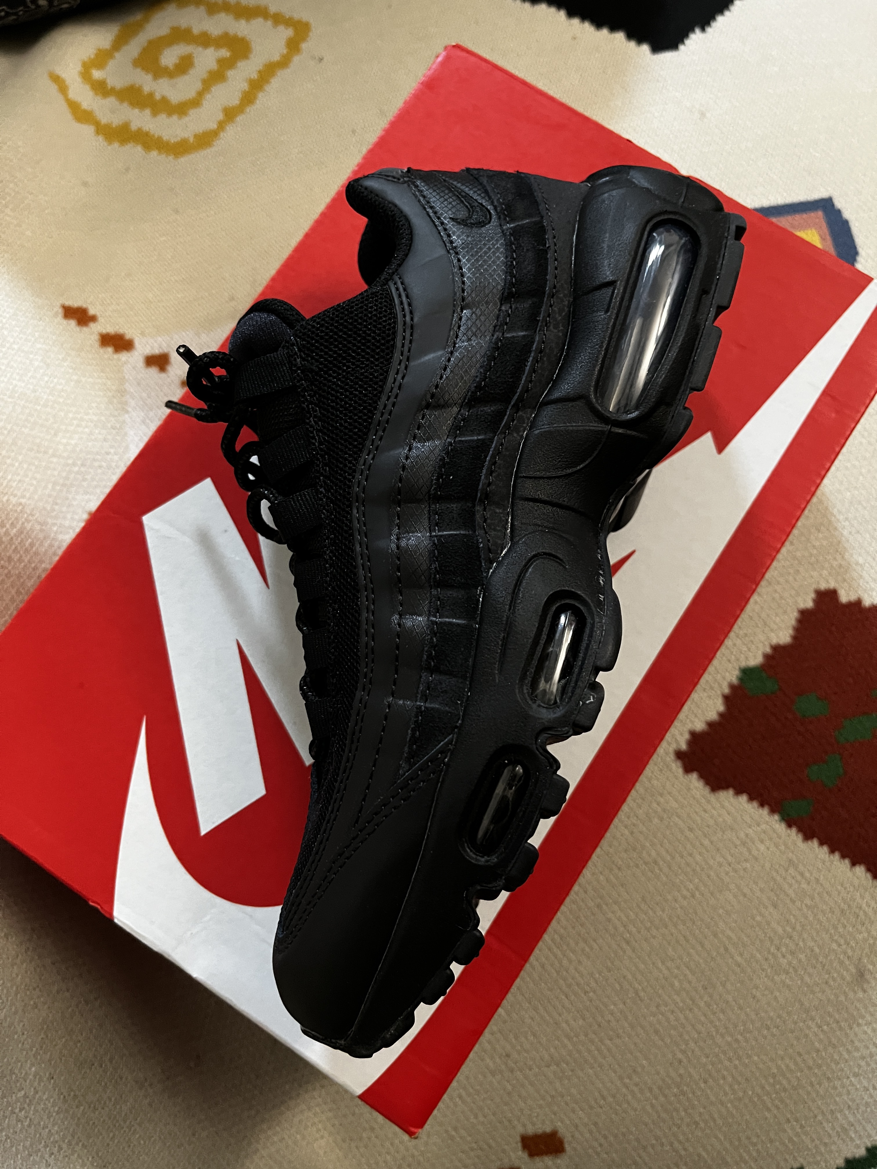 Nike Air Max 95 Essential Triple Black 2020 착용 스타일 - 1
