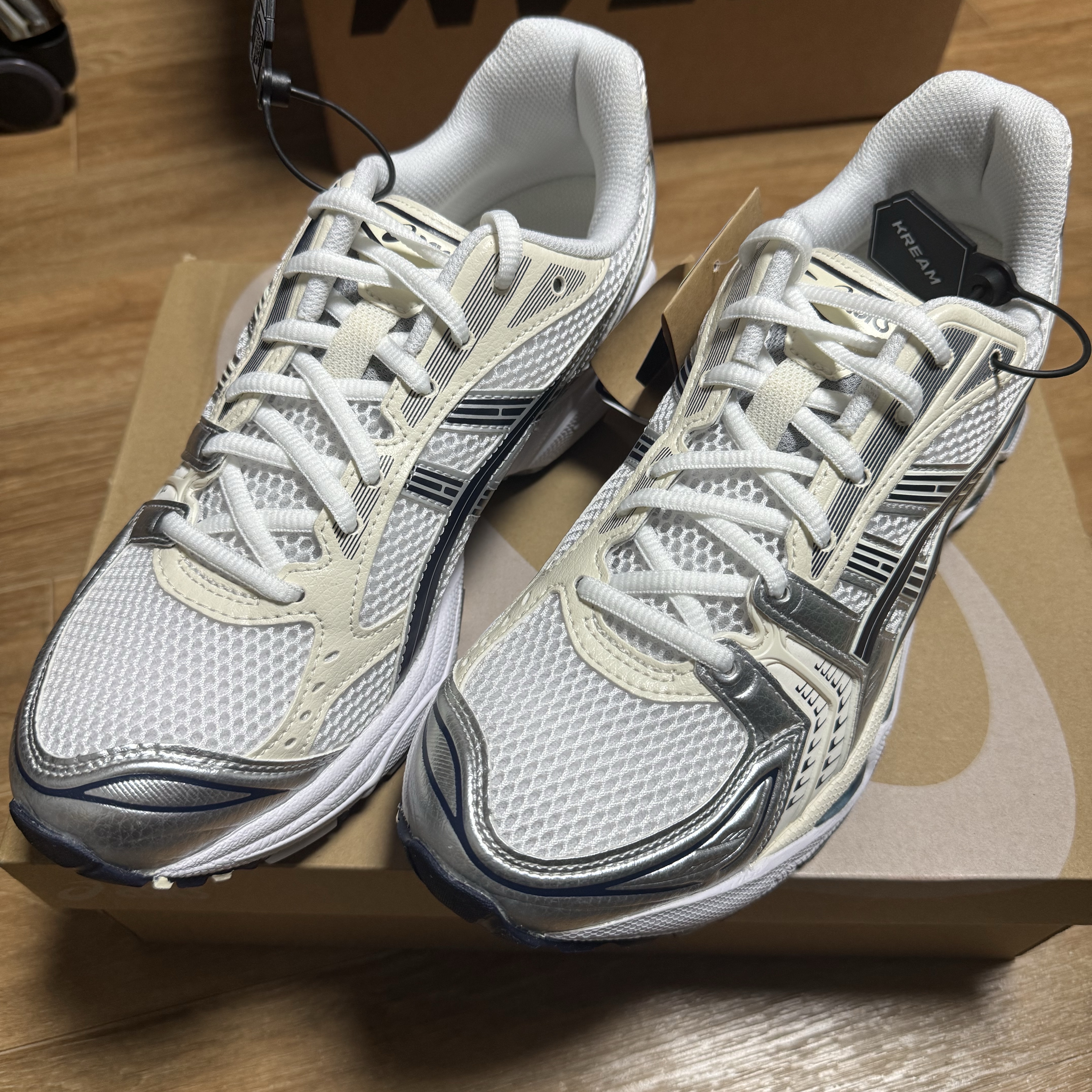 (W) Asics Gel-Kayano 14 White Midnight 착용 스타일 - 2