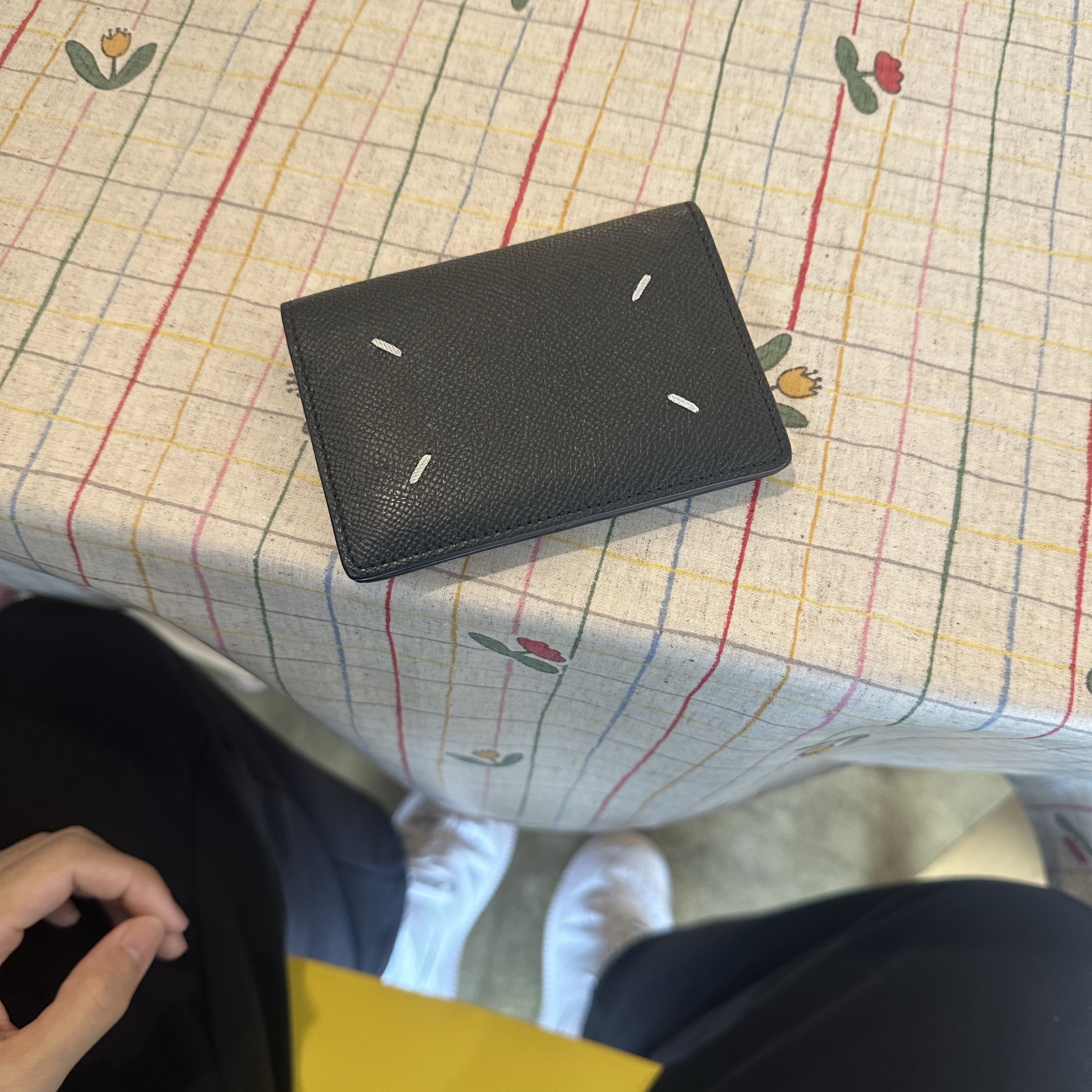 Maison Margiela Leather Bi-Fold Card Holder Black 착용 스타일