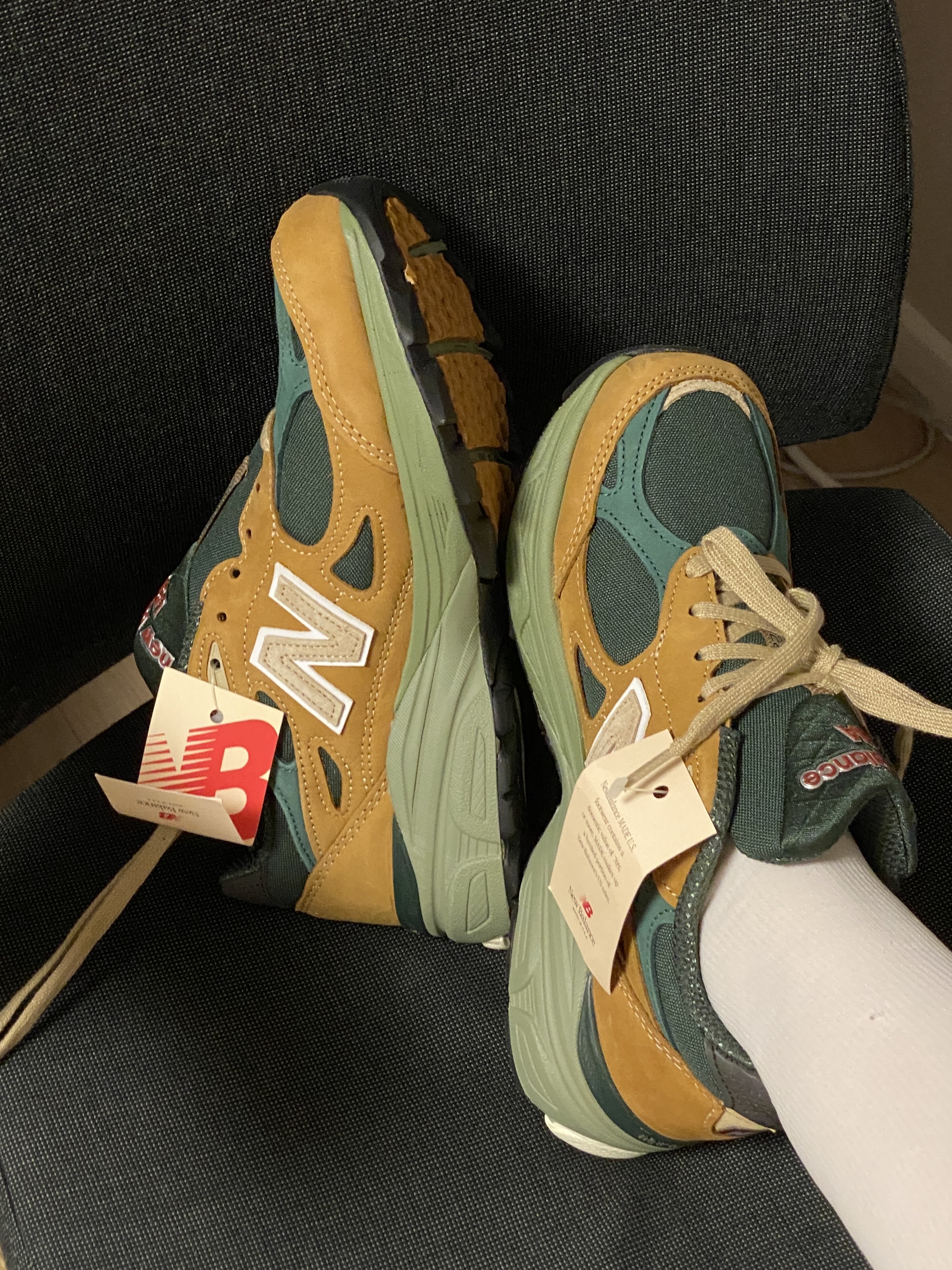 New Balance 990v3 Made in USA Tan Green 착용 스타일