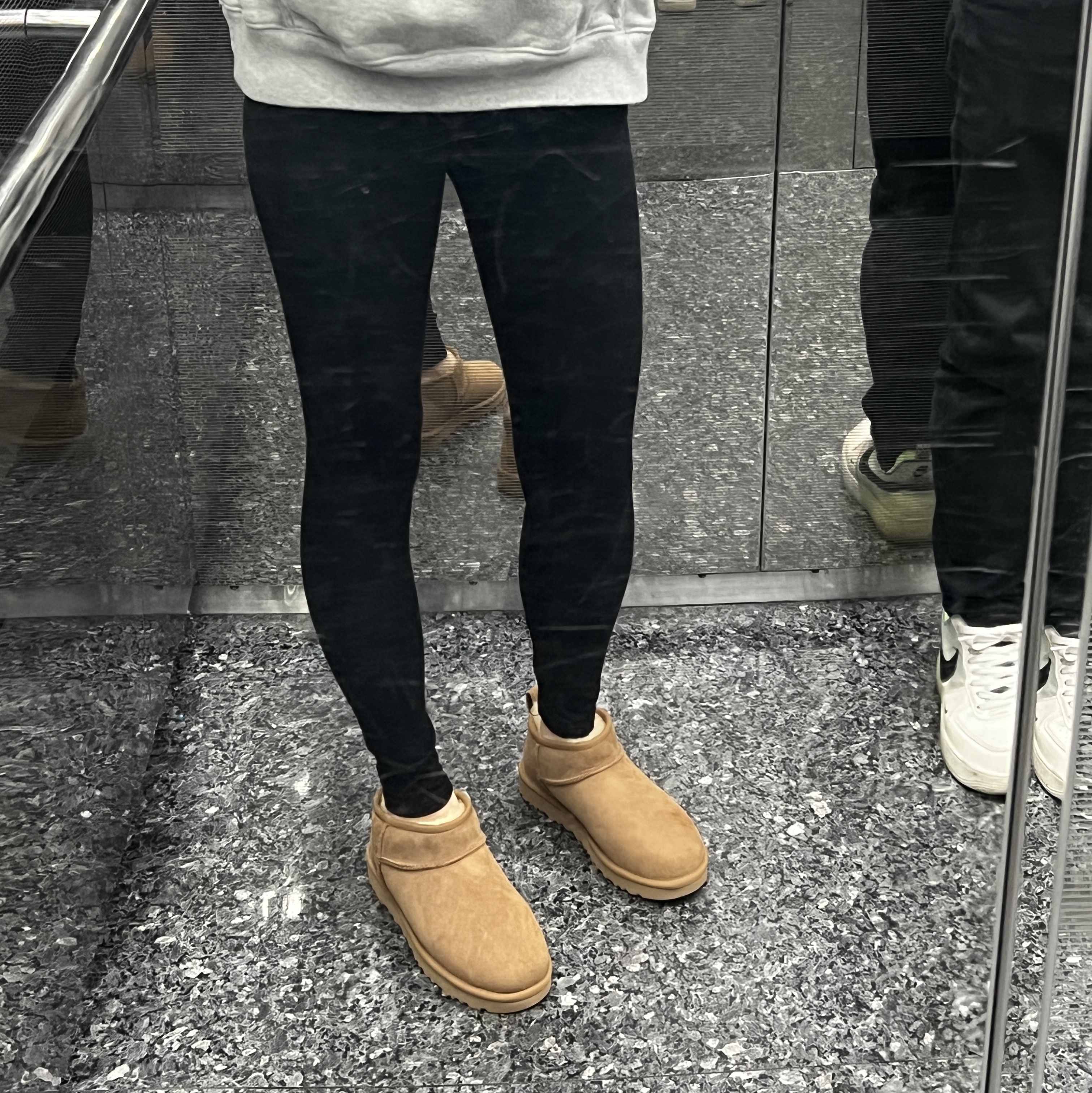 (W) UGG Classic Ultra Mini Boots Chestnut 착용 스타일