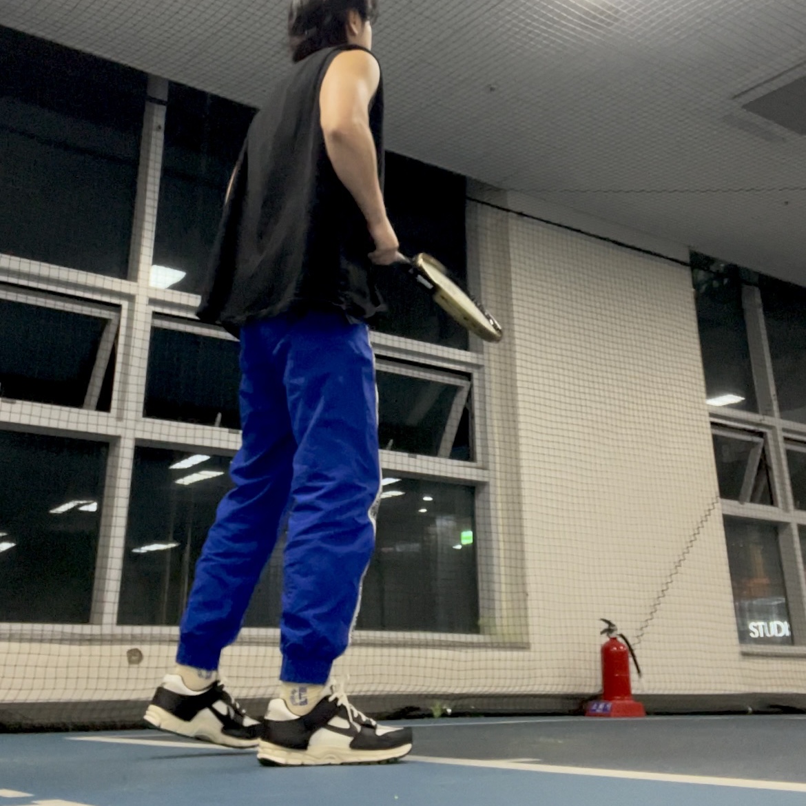 (W) Nike Zoom Vomero 5 Wolf Grey and Black 착용 스타일 - 2