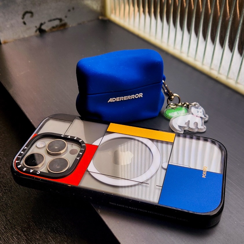 Ader Error Standic AirPods Pro Case Z-Blue, Apple iPhone 15 Pro 256GB Natural Titanium (Korean Ver.) 착용 스타일