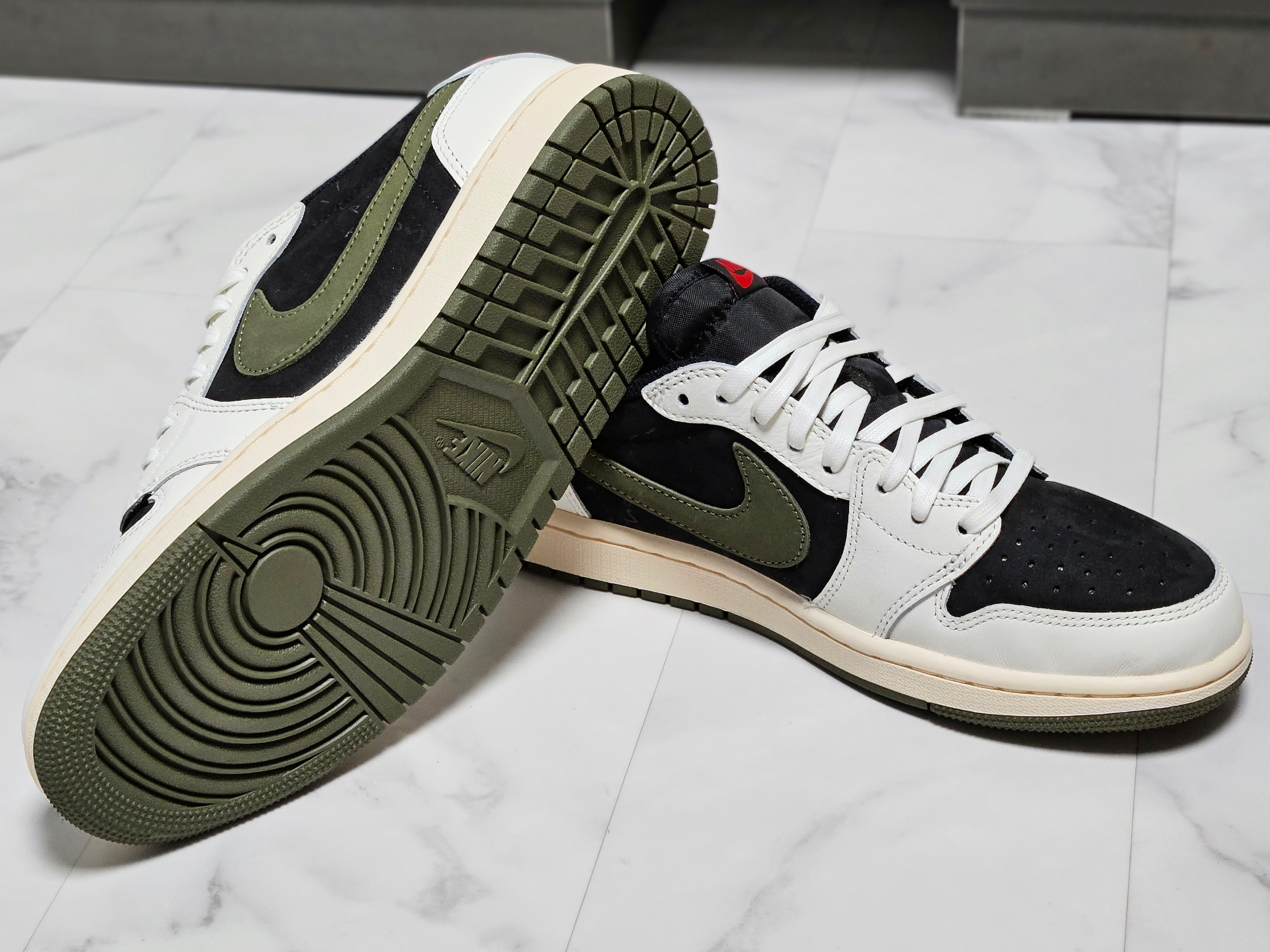 (W) Jordan 1 x Travis Scott Retro Low OG SP Medium Olive 착용 스타일 - 4